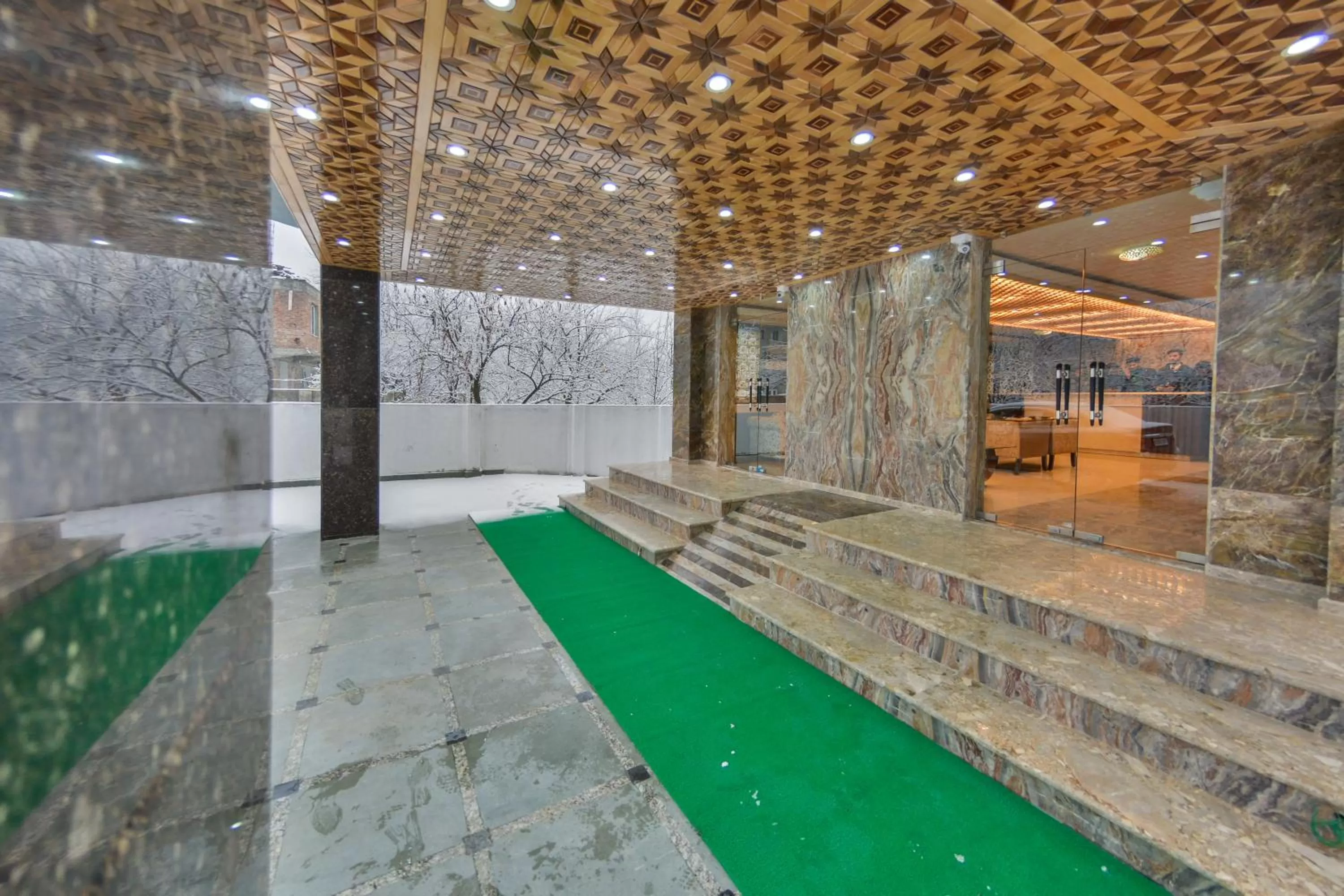 Property building, Swimming Pool in Hotel The Montreal