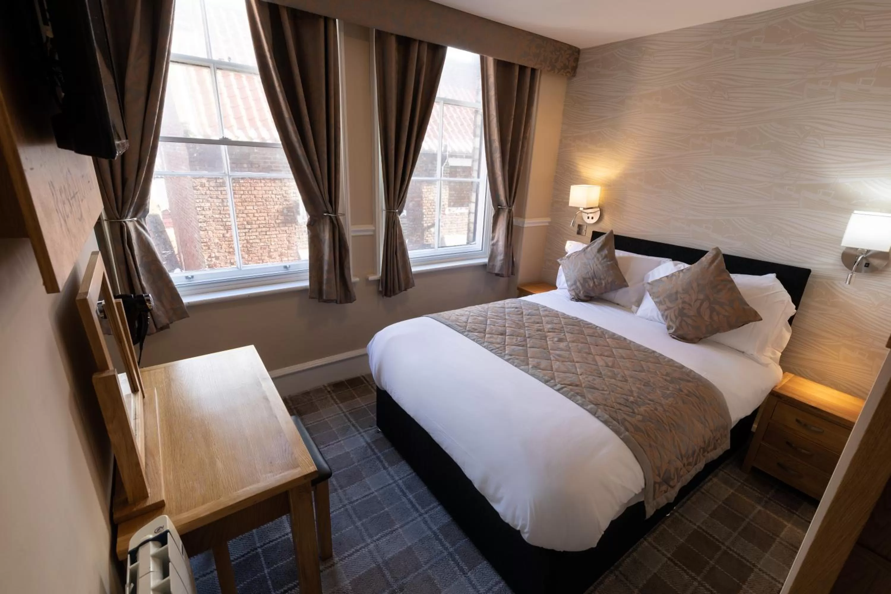 Bedroom, Bed in The Resolution Hotel