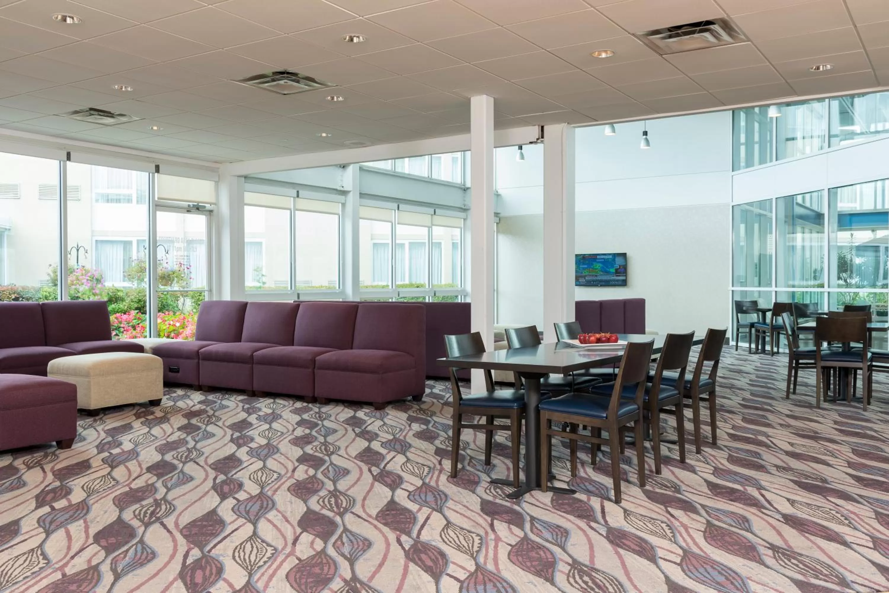 Property building in Holiday Inn Chicago - Elk Grove, an IHG Hotel