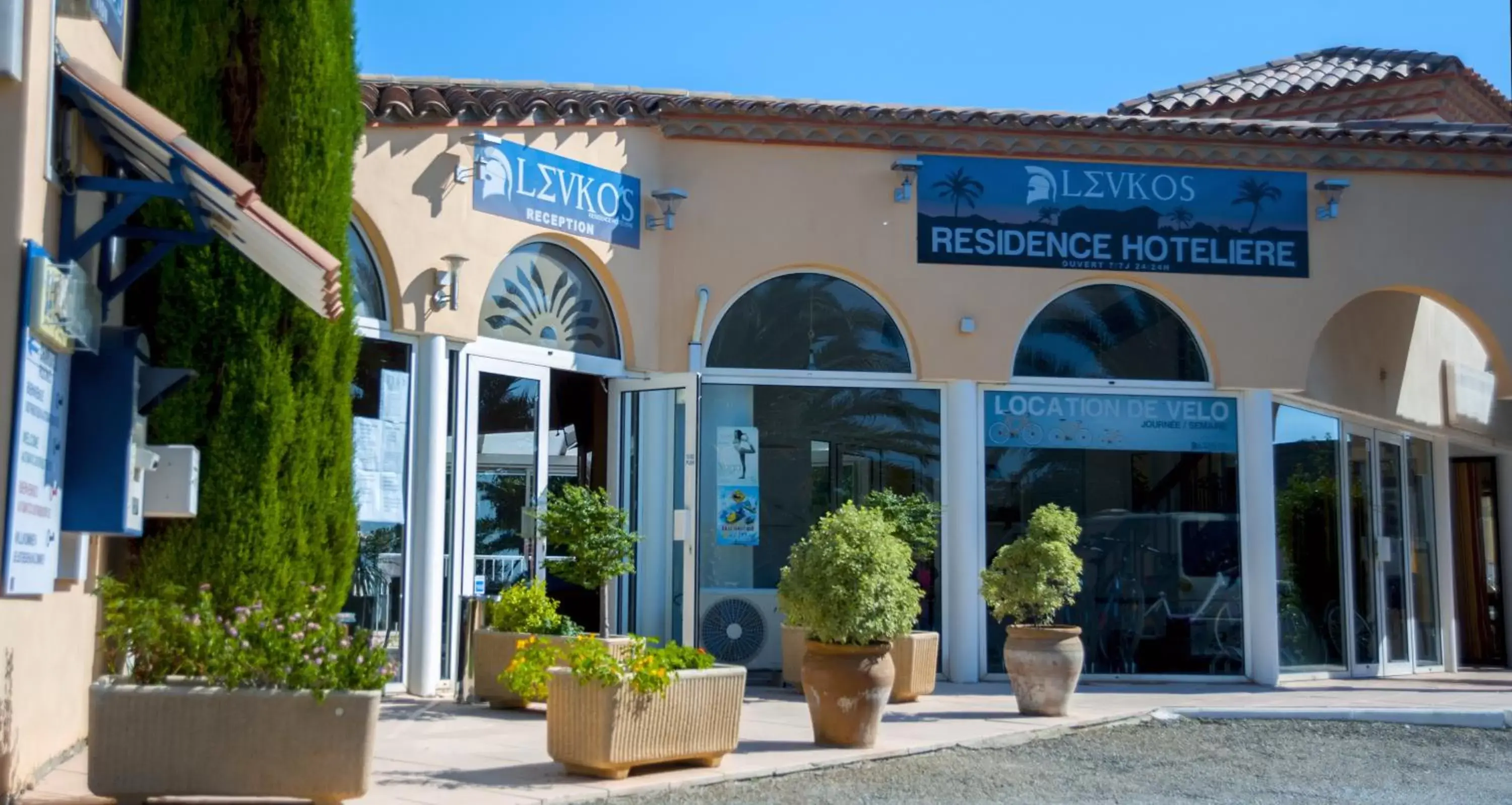 Facade/entrance, Property Building in Hôtel Le Leukos