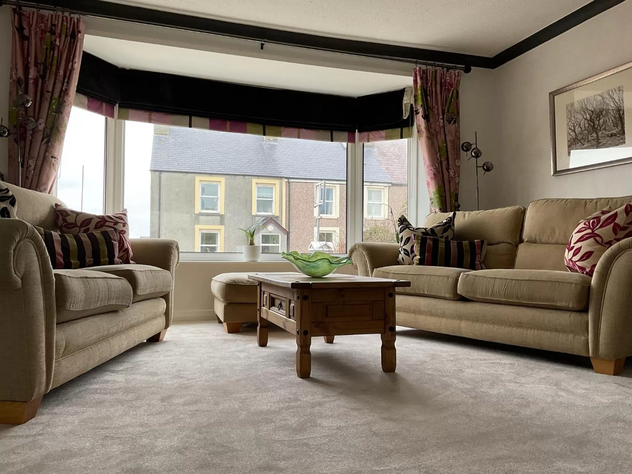 Communal lounge/ TV room in Ramsey House - Luxury Licensed B&B - Parking and Guest Lounge