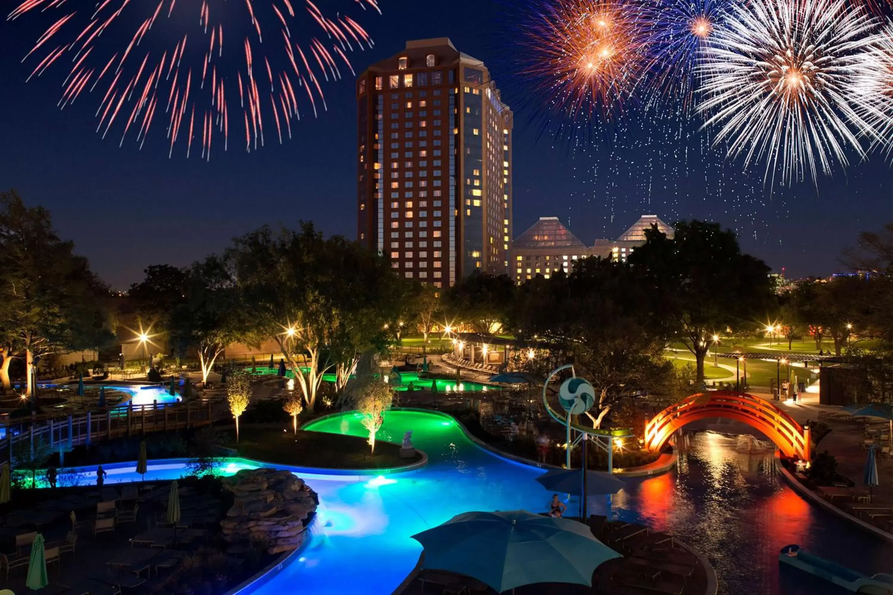 Property building, Pool View in Hilton Anatole