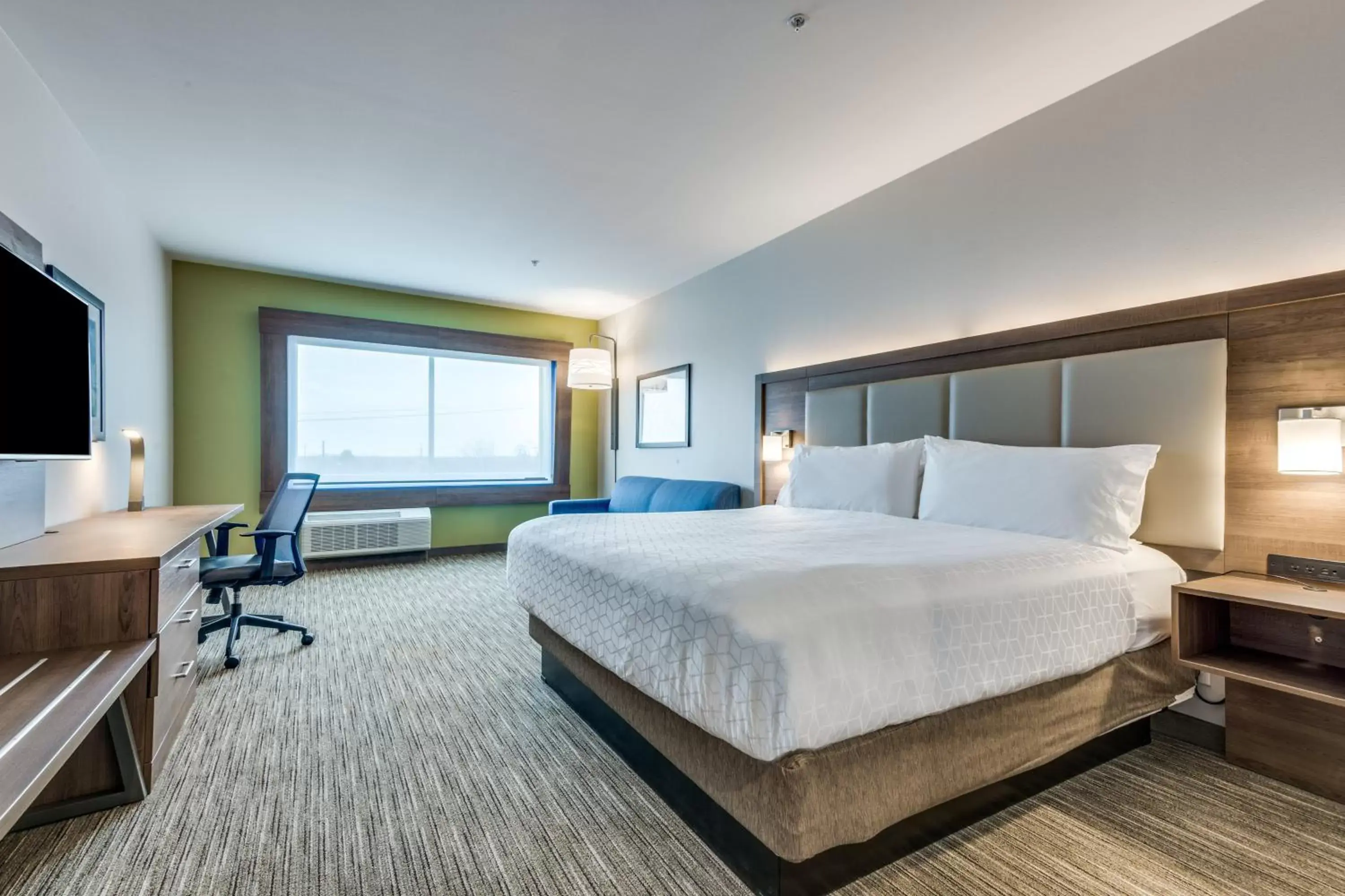 Photo of the whole room, Bed in Holiday Inn Express & Suites - Denton South, an IHG Hotel