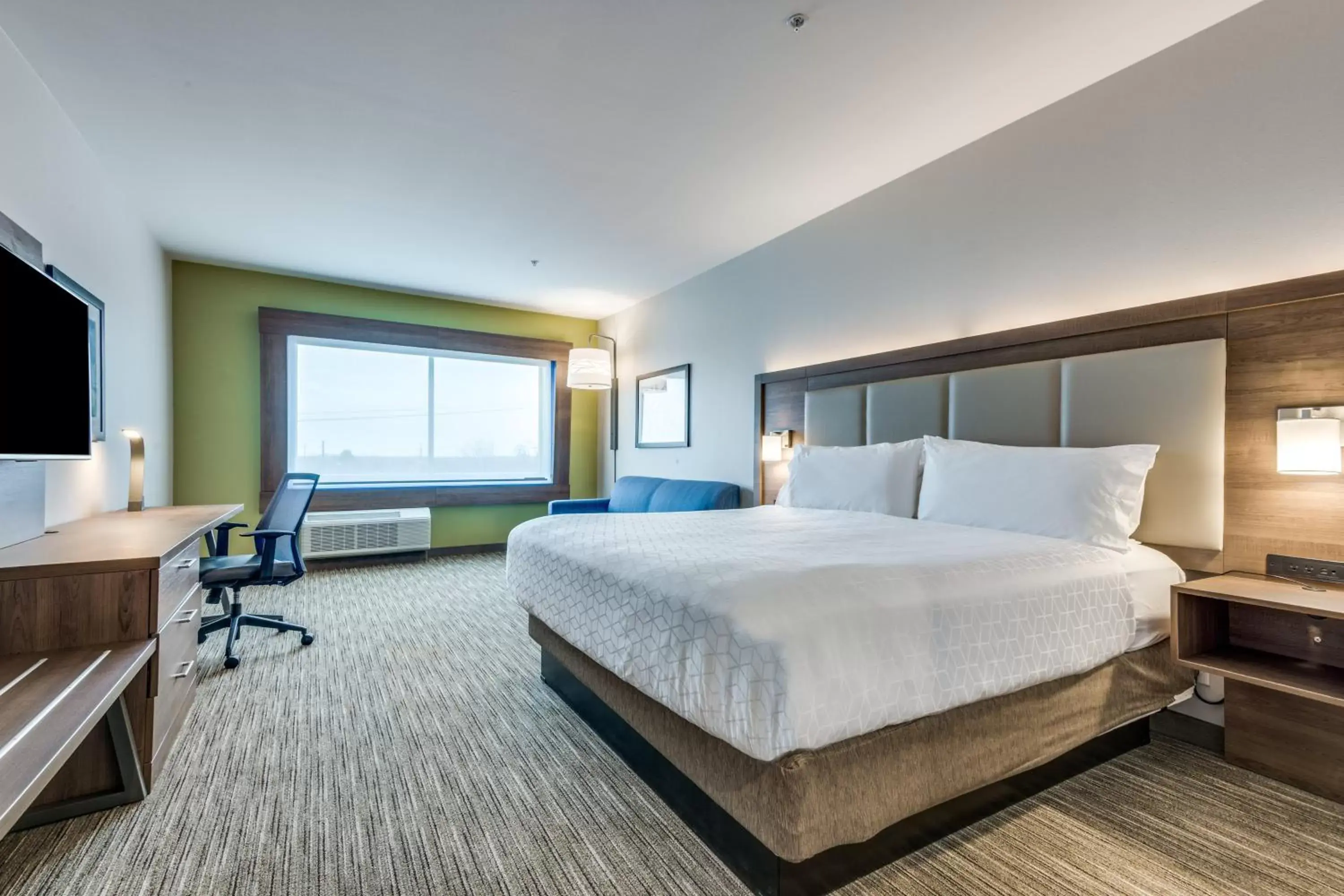 King Suite - Disability Access in Holiday Inn Express & Suites - Denton South by IHG King Suite - Disability Access in Holiday Inn Express & Suites - Denton South by IHG