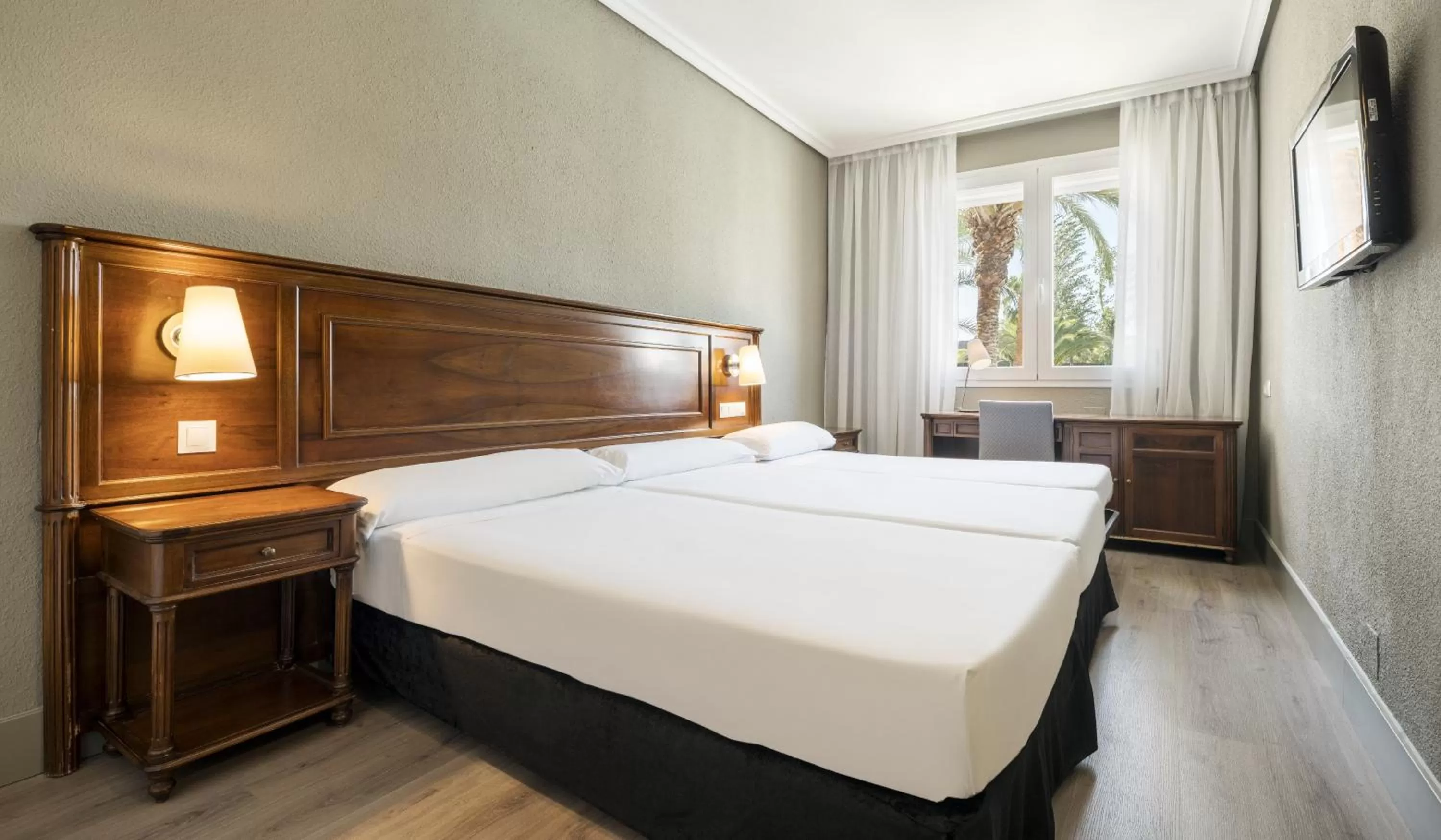 Twin Room with Extra Bed (3 Adults) in Hotel Ilunion Las Lomas