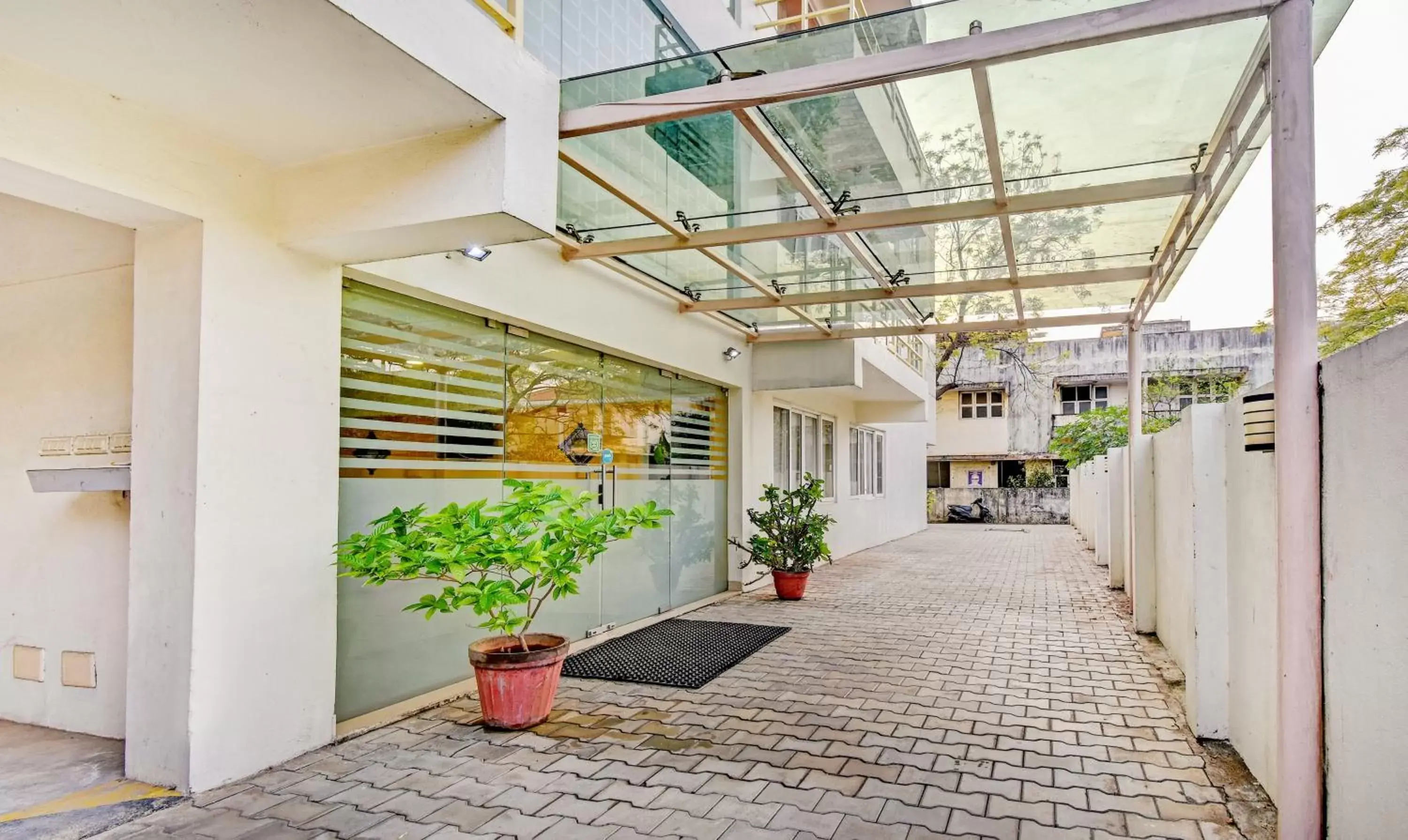 Facade/entrance in Treebo Vapr Guindy Ekkatuthangal Facade/entrance in Treebo Vapr Guindy Ekkatuthangal