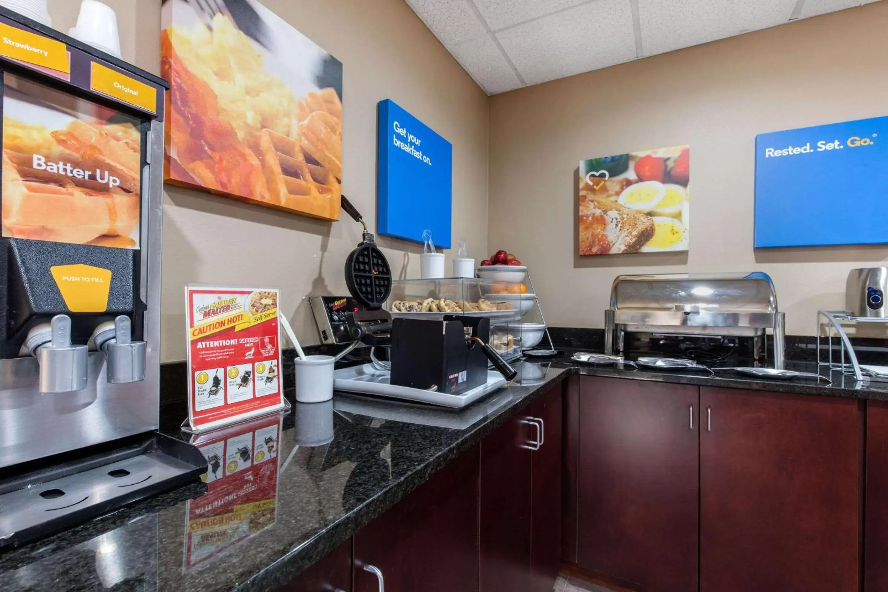 Restaurant/places to eat, Kitchen/Kitchenette in Comfort Inn Horn Lake - Southaven
