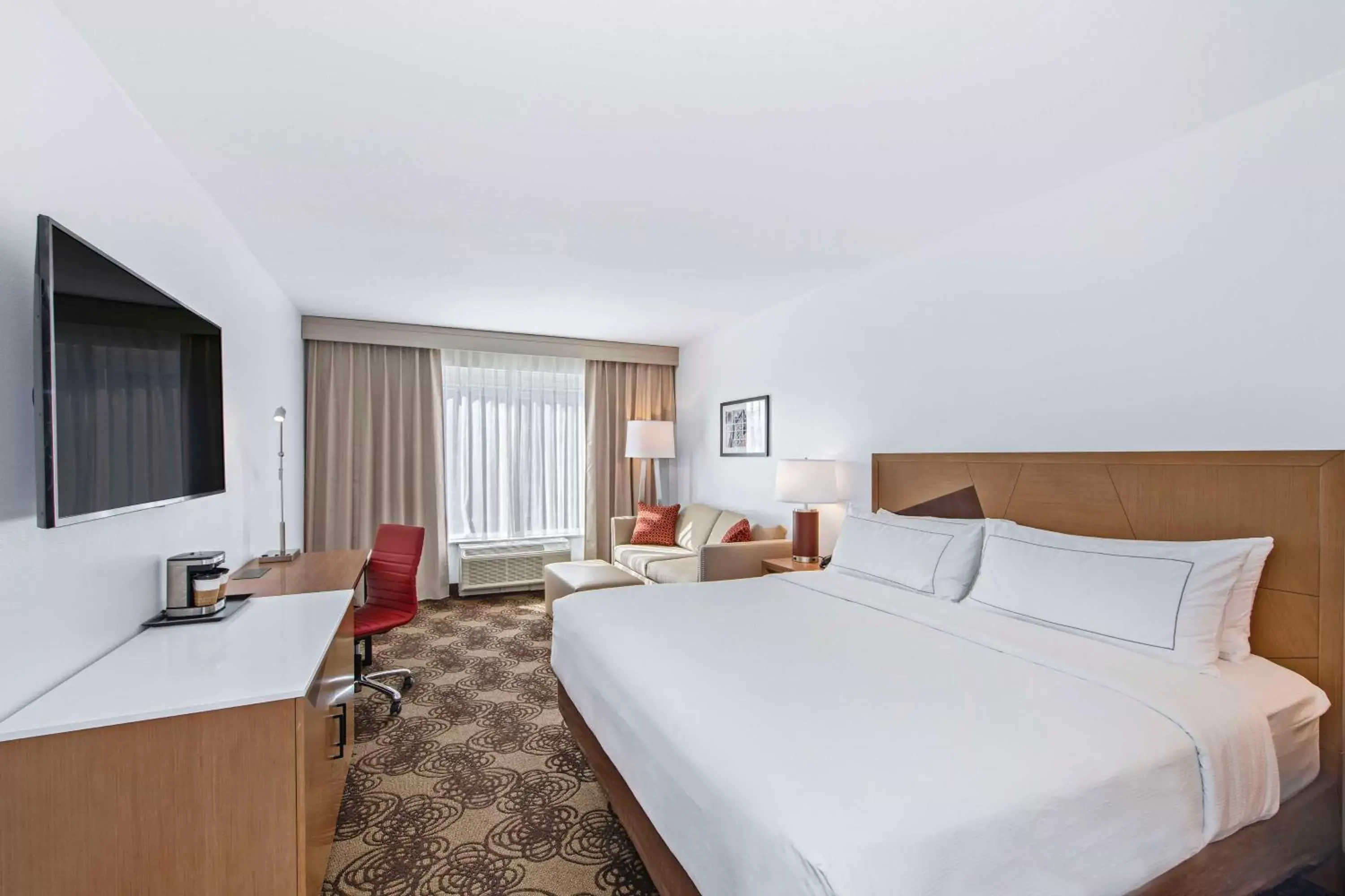 Bed in DoubleTree by Hilton Raleigh-Cary