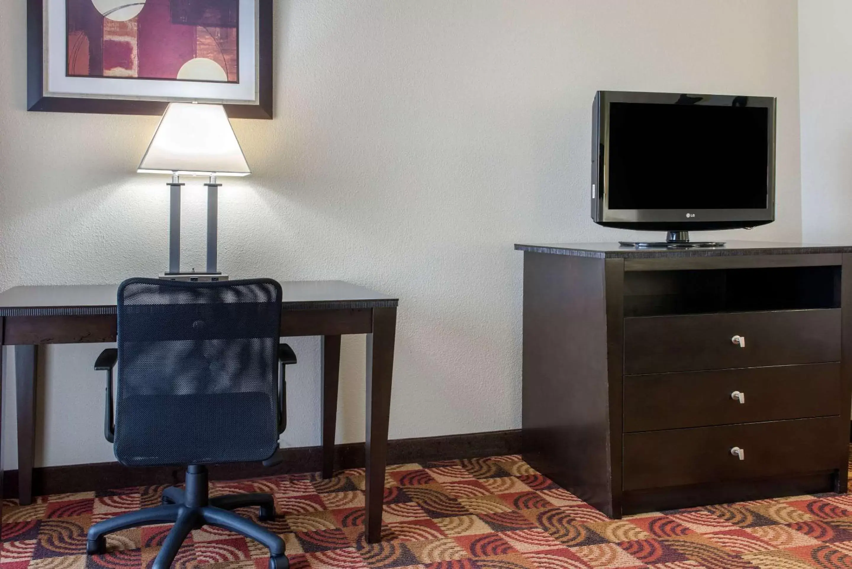 Photo of the whole room, TV/Entertainment Center in Quality Inn Bloomington
