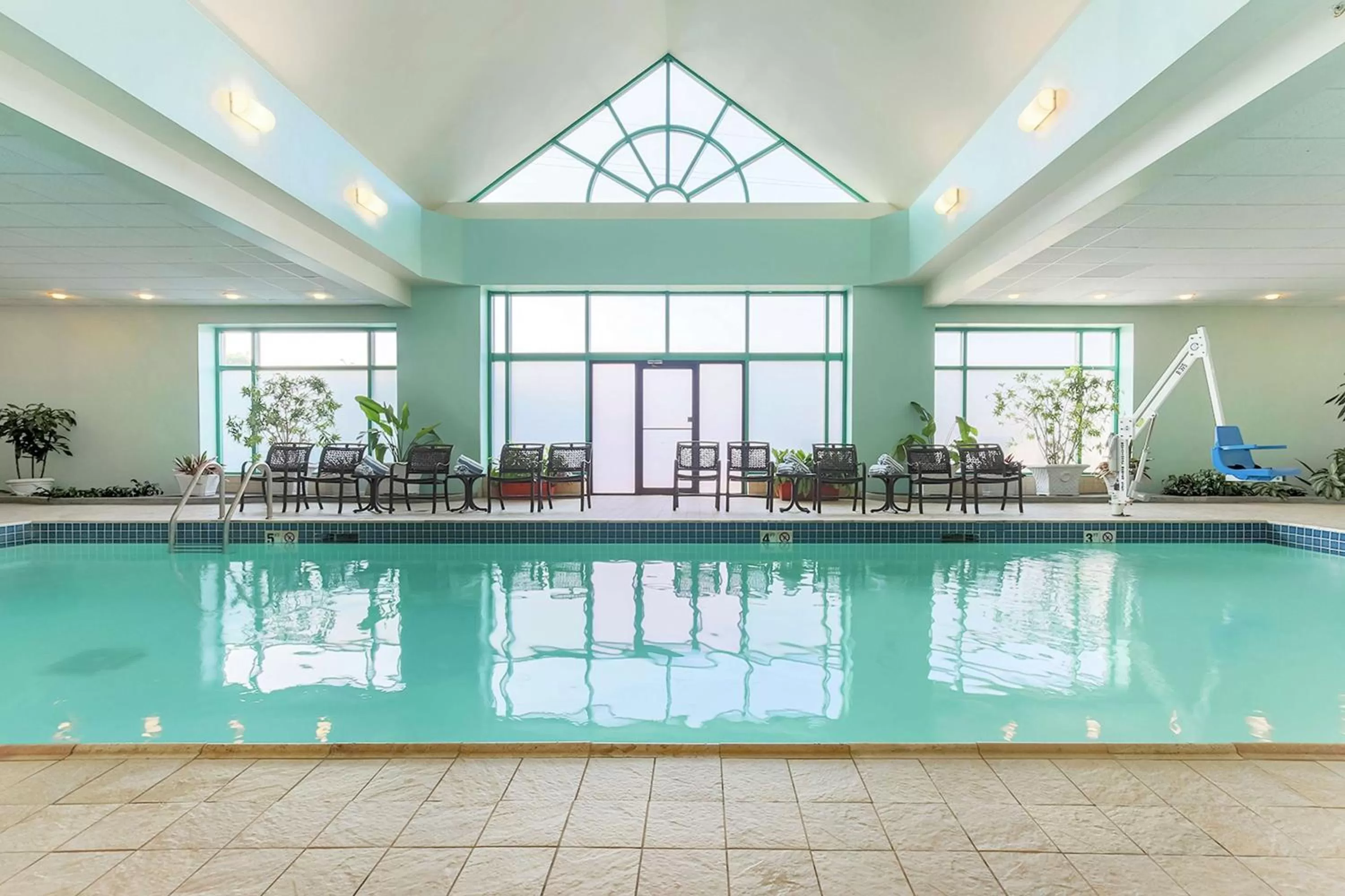 Pool view in Embassy Suites by Hilton Chicago Lombard