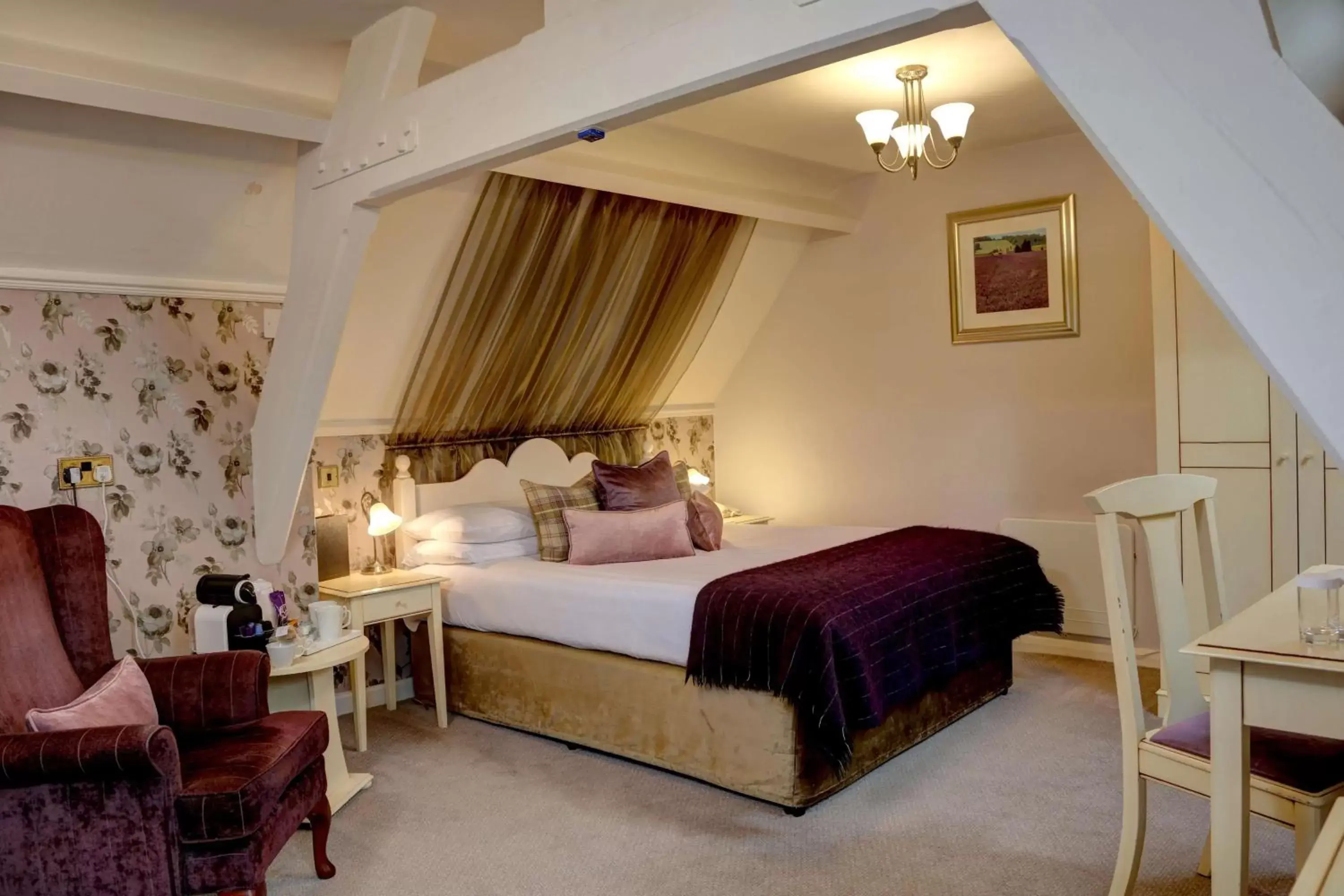 Photo of the whole room, Bed in Three Ways House Hotel