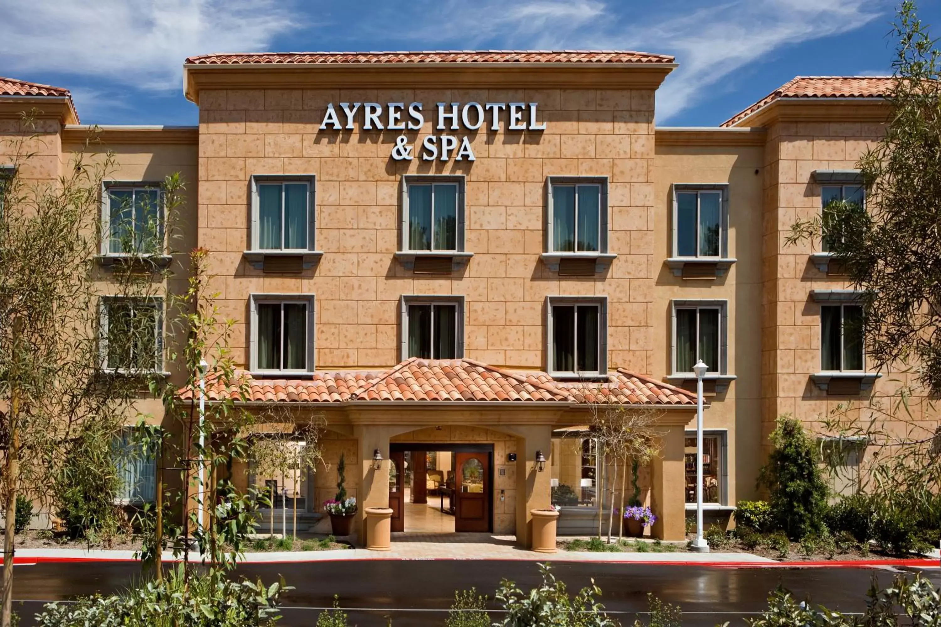 Facade/entrance, Property Building in Ayres Hotel & Spa Mission Viejo