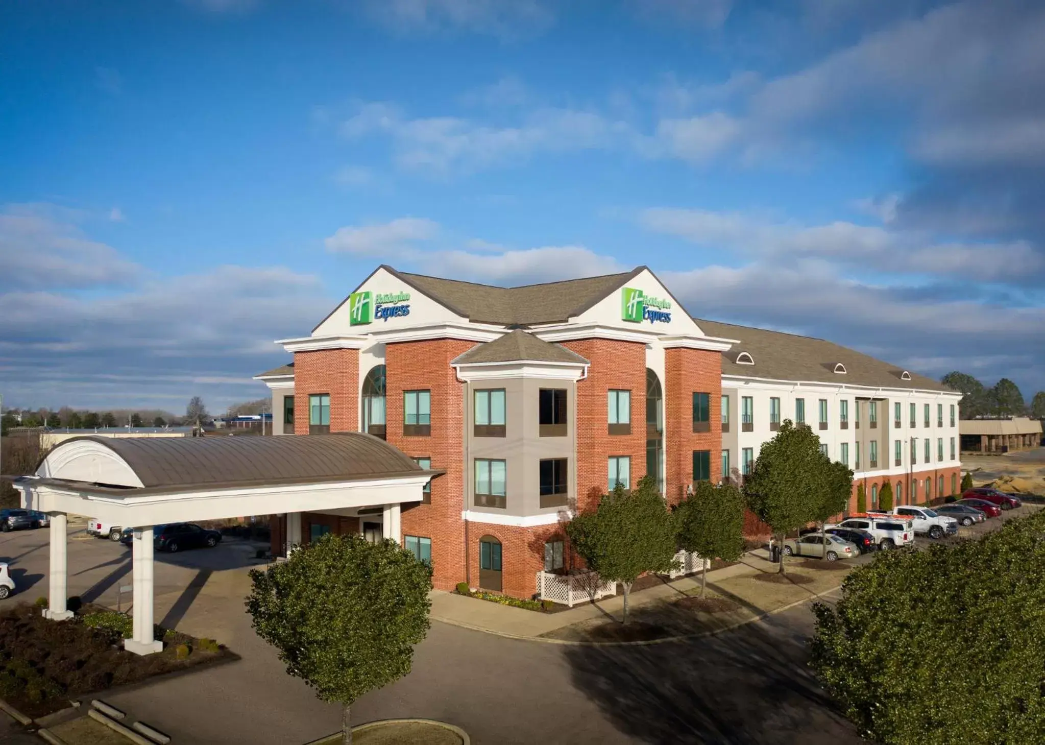 Property Building in Holiday Inn Express Hotel & Suites Olive Branch, an IHG Hotel
