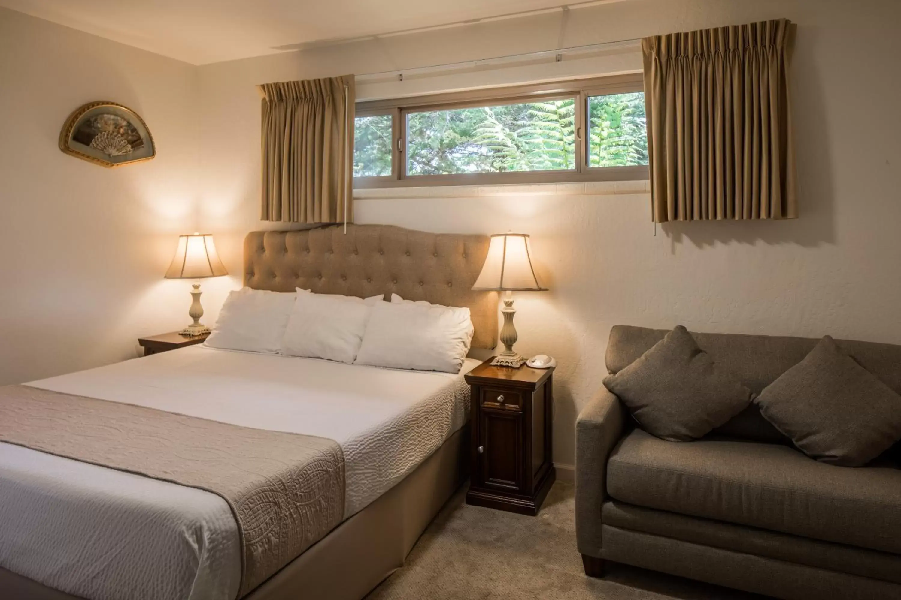 Bedroom, Bed in Andril Fireplace Cottages