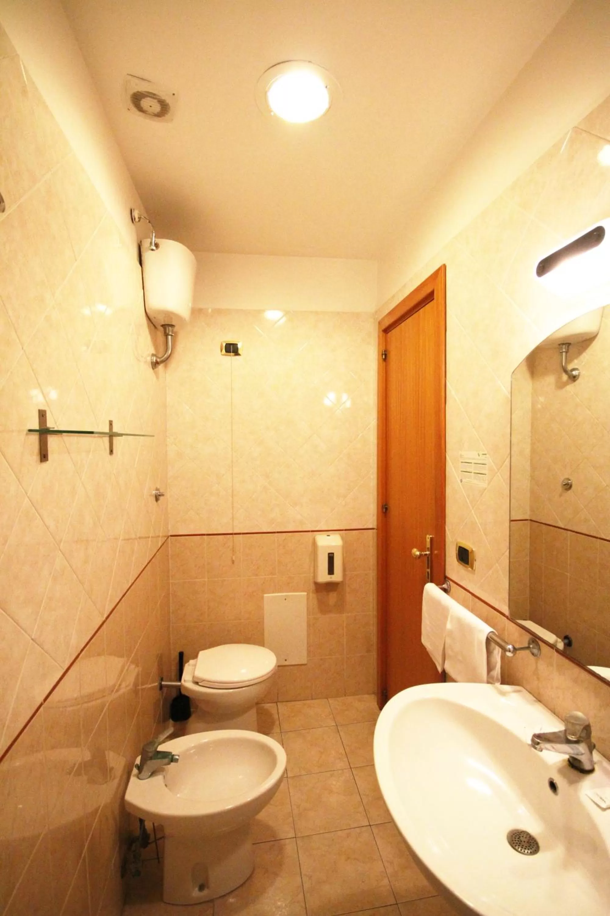 Bathroom in Hotel Zara Napoli