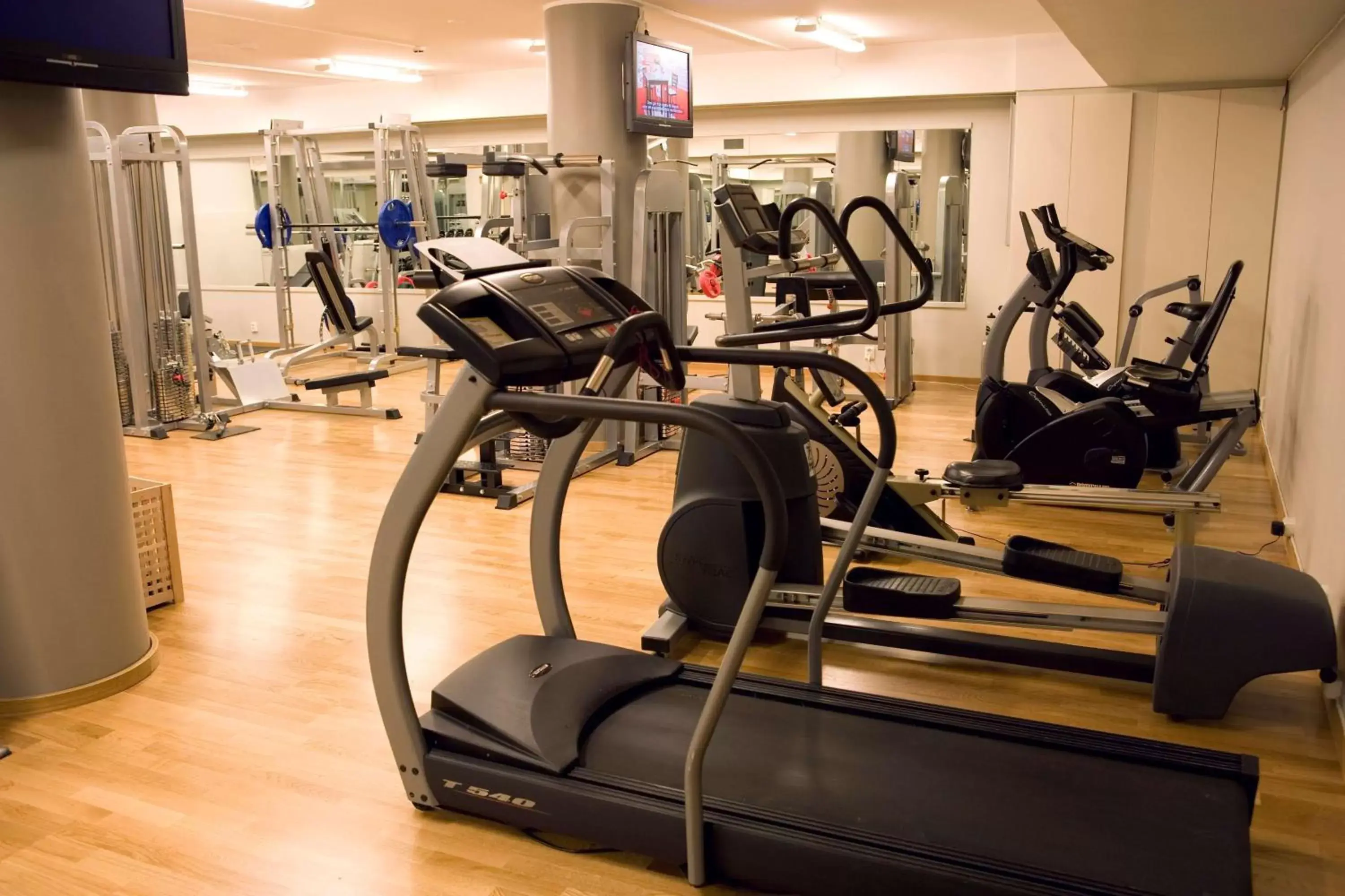 People, Fitness Center/Facilities in Best Western Royal Star