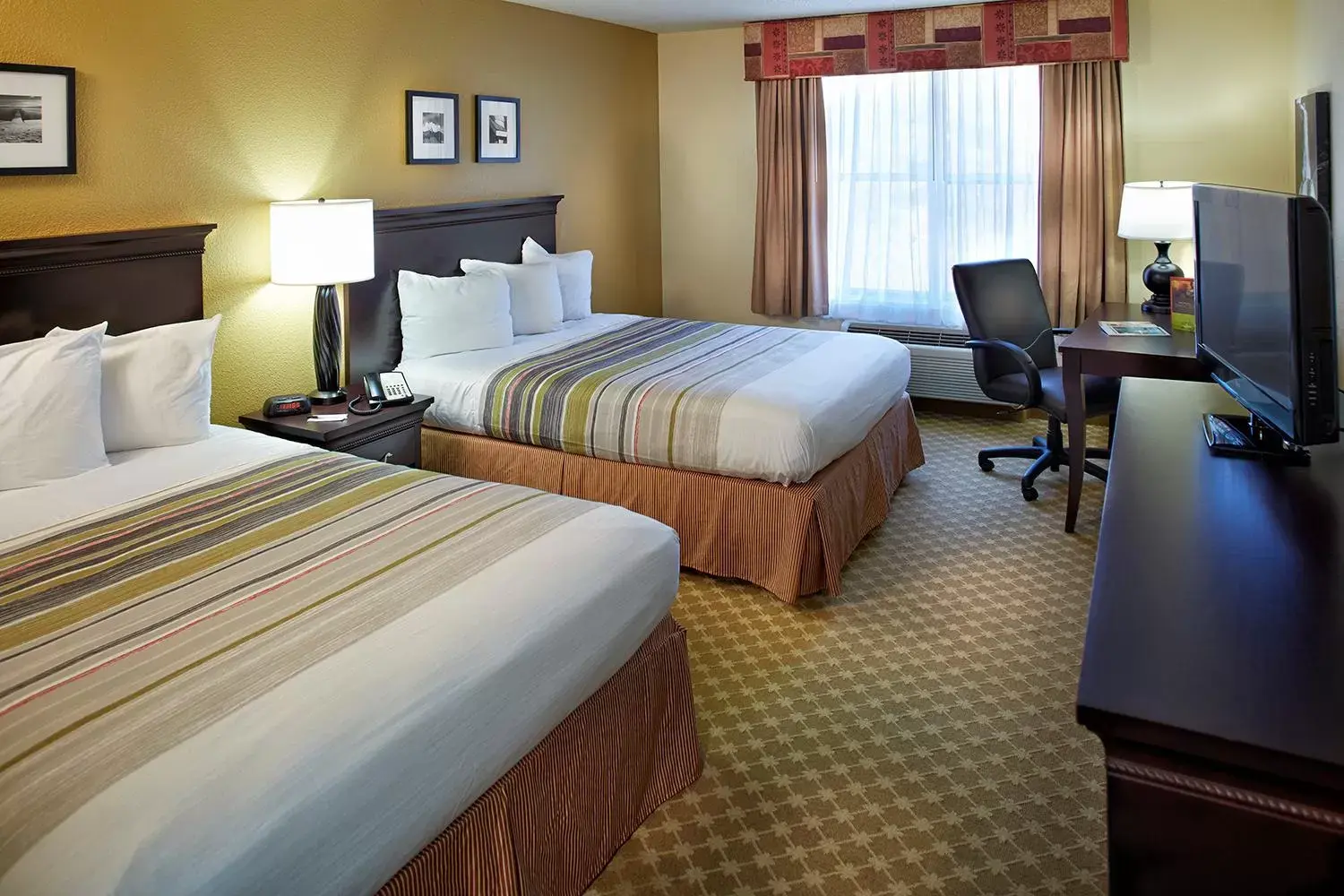 Photo of the whole room, Bed in Country Inn & Suites by Radisson, Columbia Airport, SC