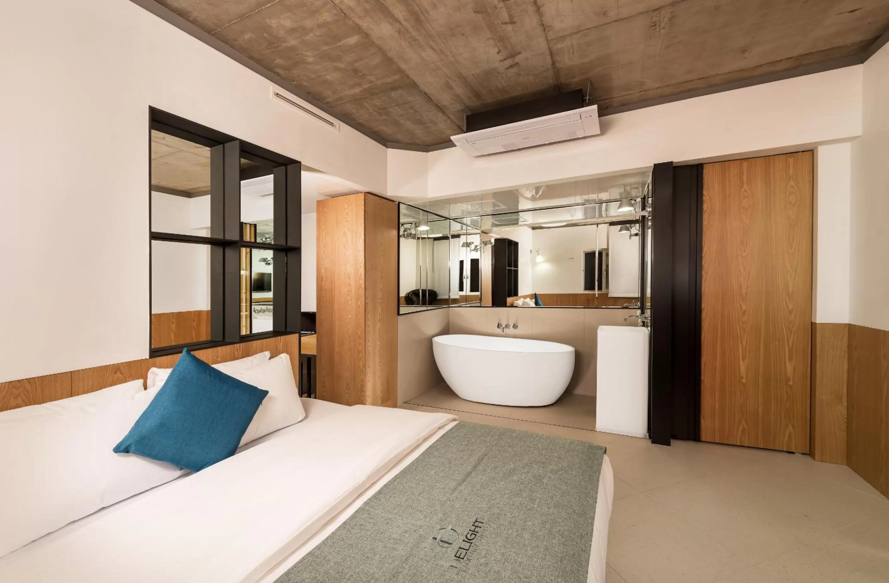 Bed in Delight Hotel Jamsil