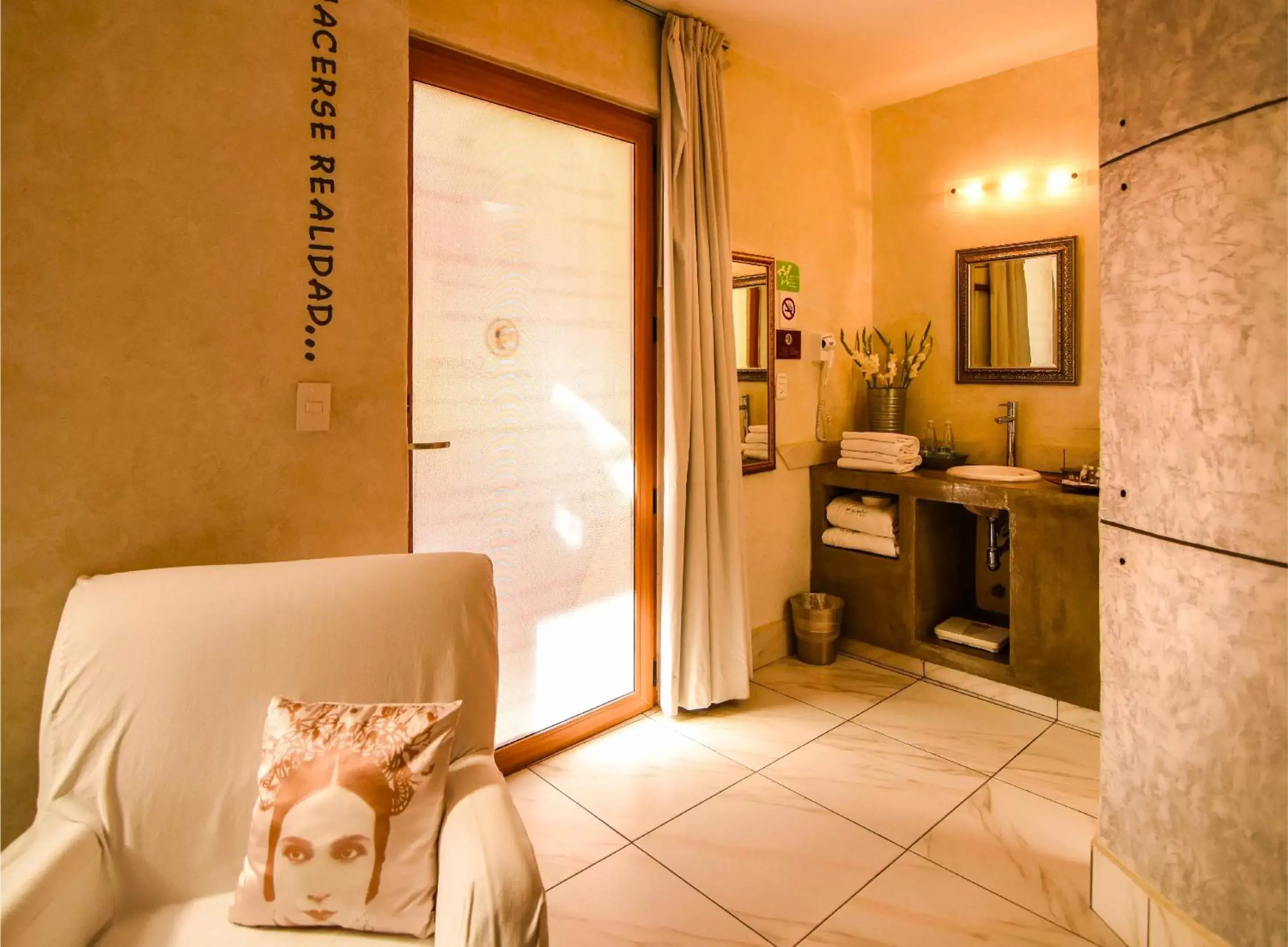 Seating area, Bathroom in El Sueño Hotel & Spa