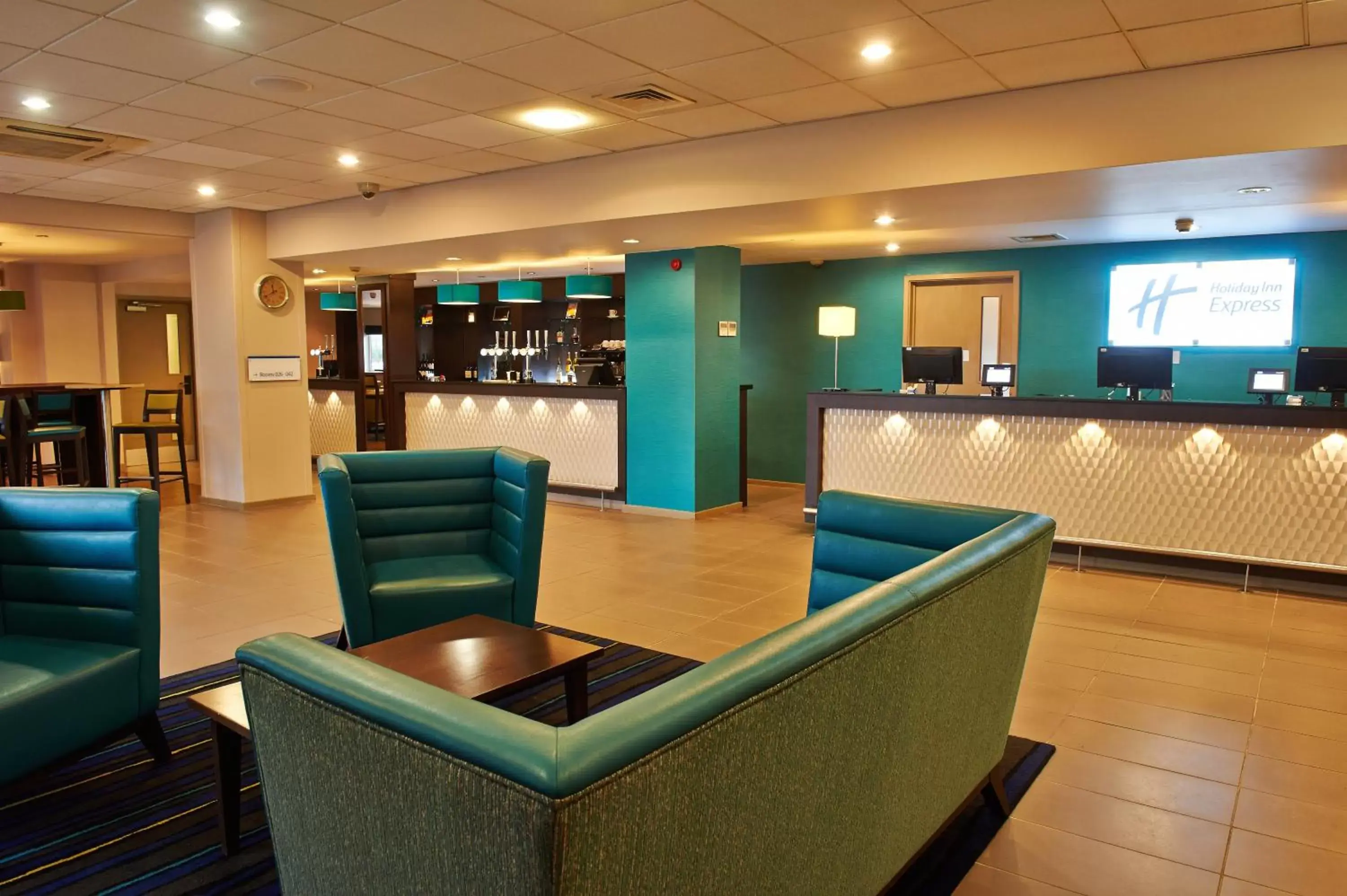 Property building, Lounge/Bar in Holiday Inn Express Manchester Airport, an IHG Hotel