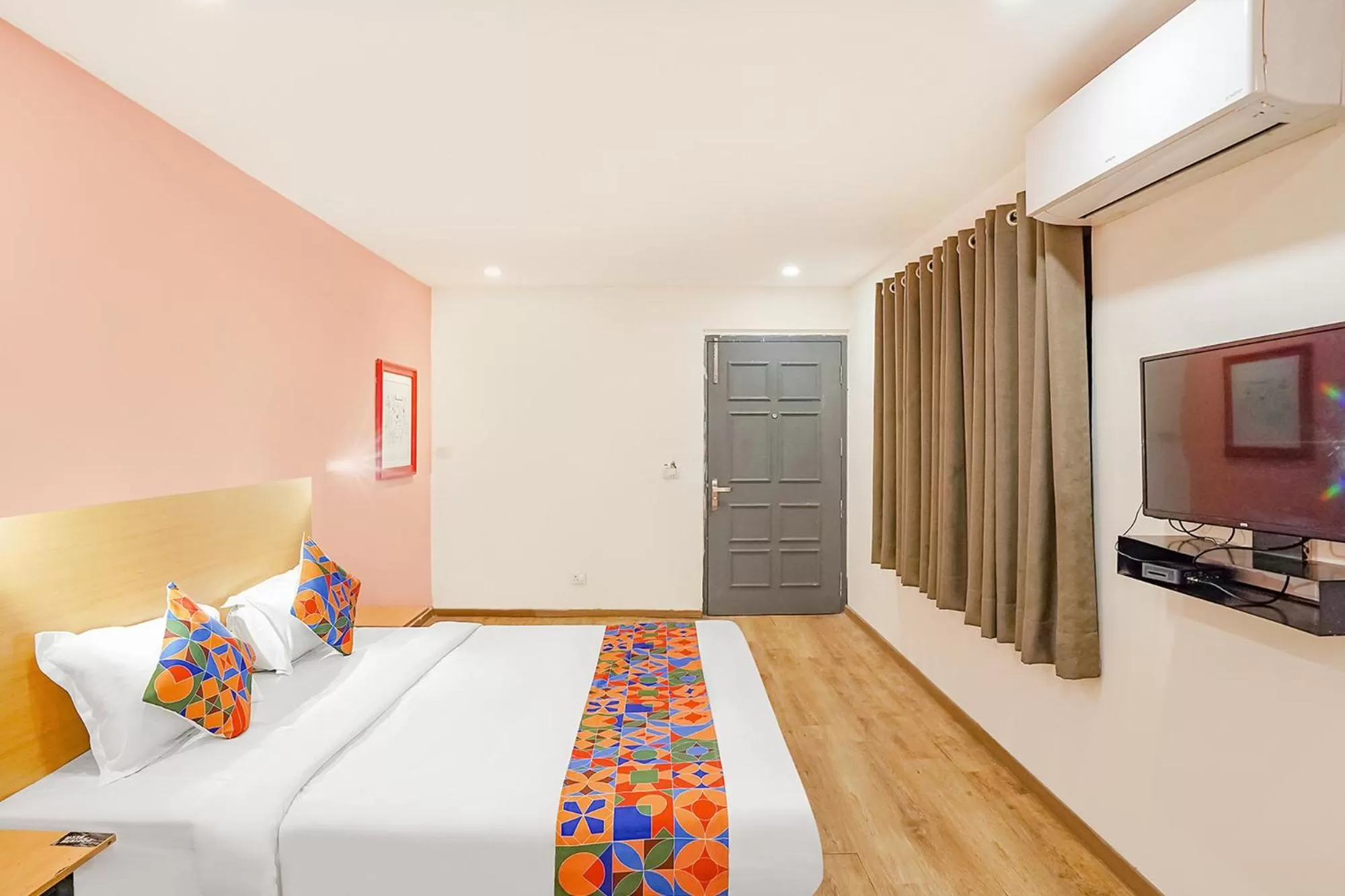 Communal lounge/ TV room, Bed in FabHotel F9 Sector 121