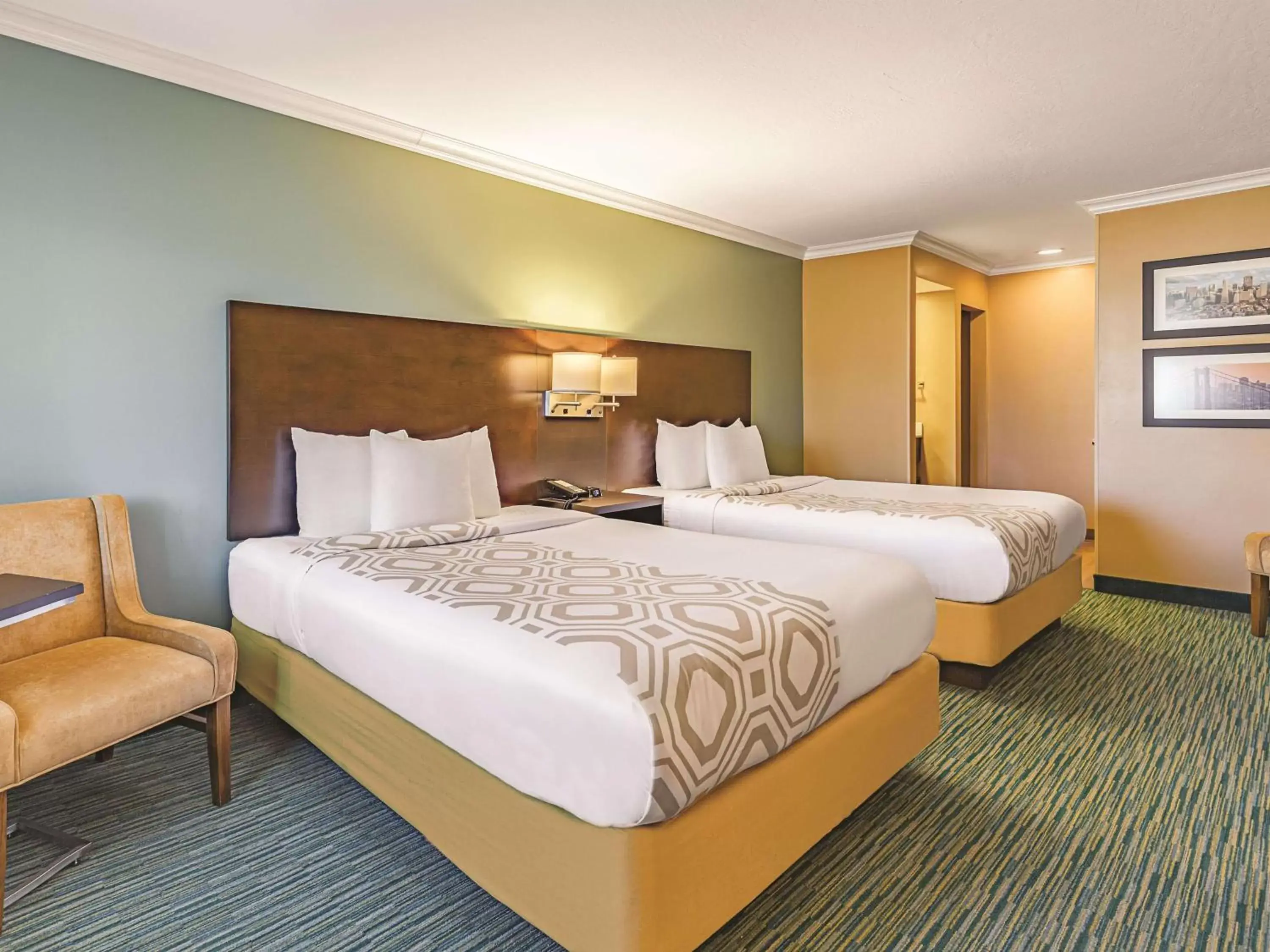 Photo of the whole room, Bed in La Quinta by Wyndham San Francisco Airport West