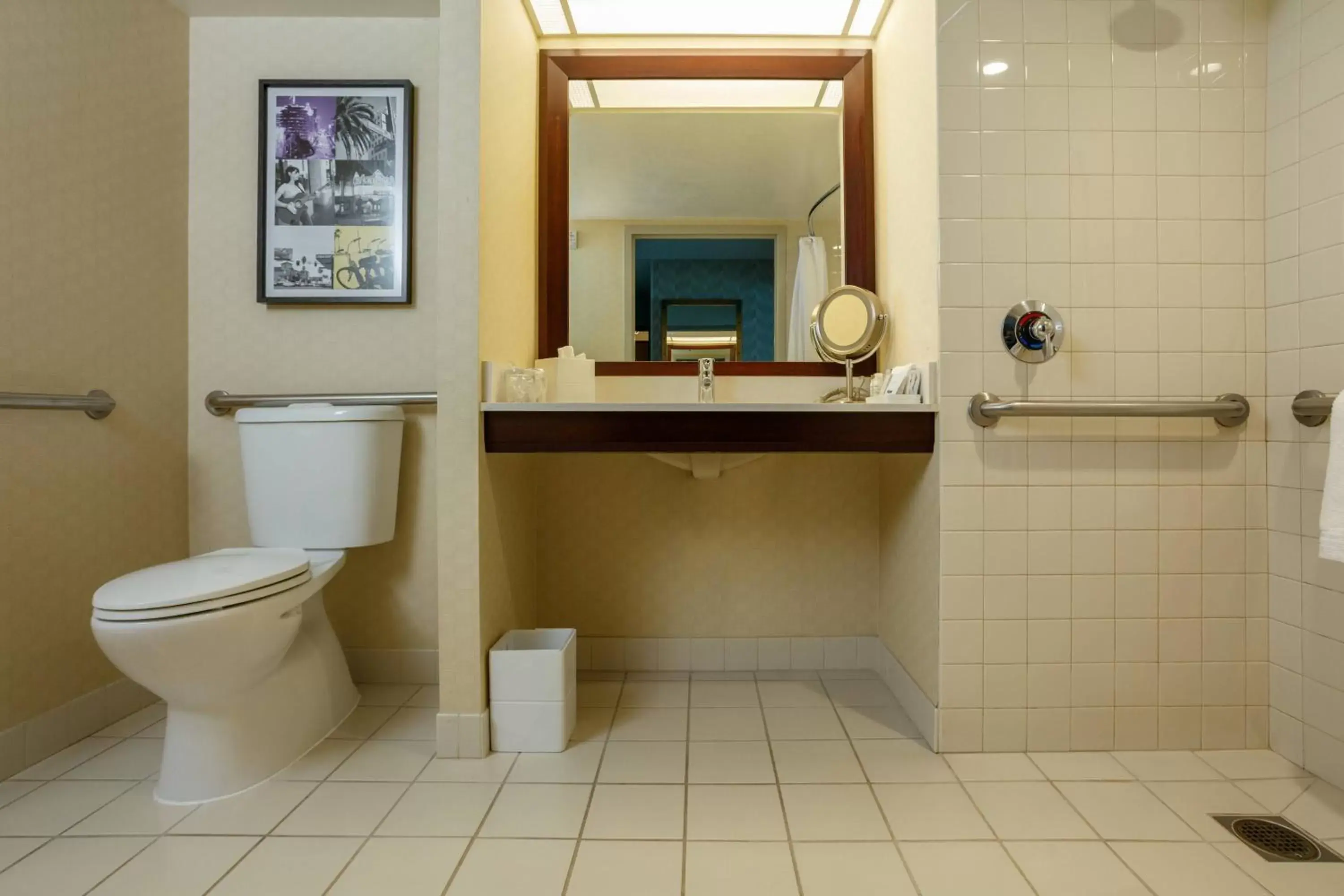 Bathroom in Renaissance Los Angeles Airport Hotel