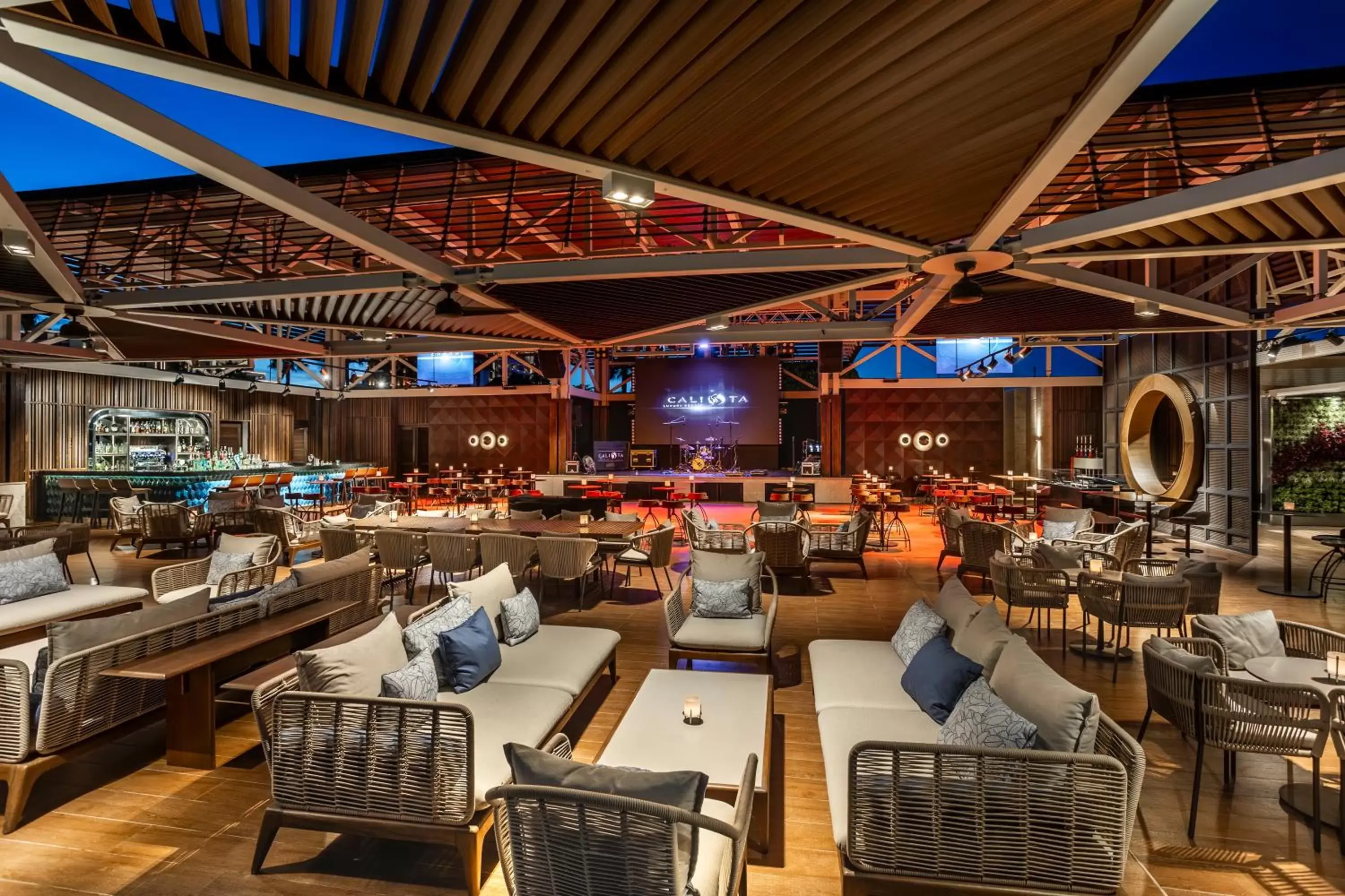 Lounge or bar, Restaurant/Places to Eat in Calista Luxury Resort