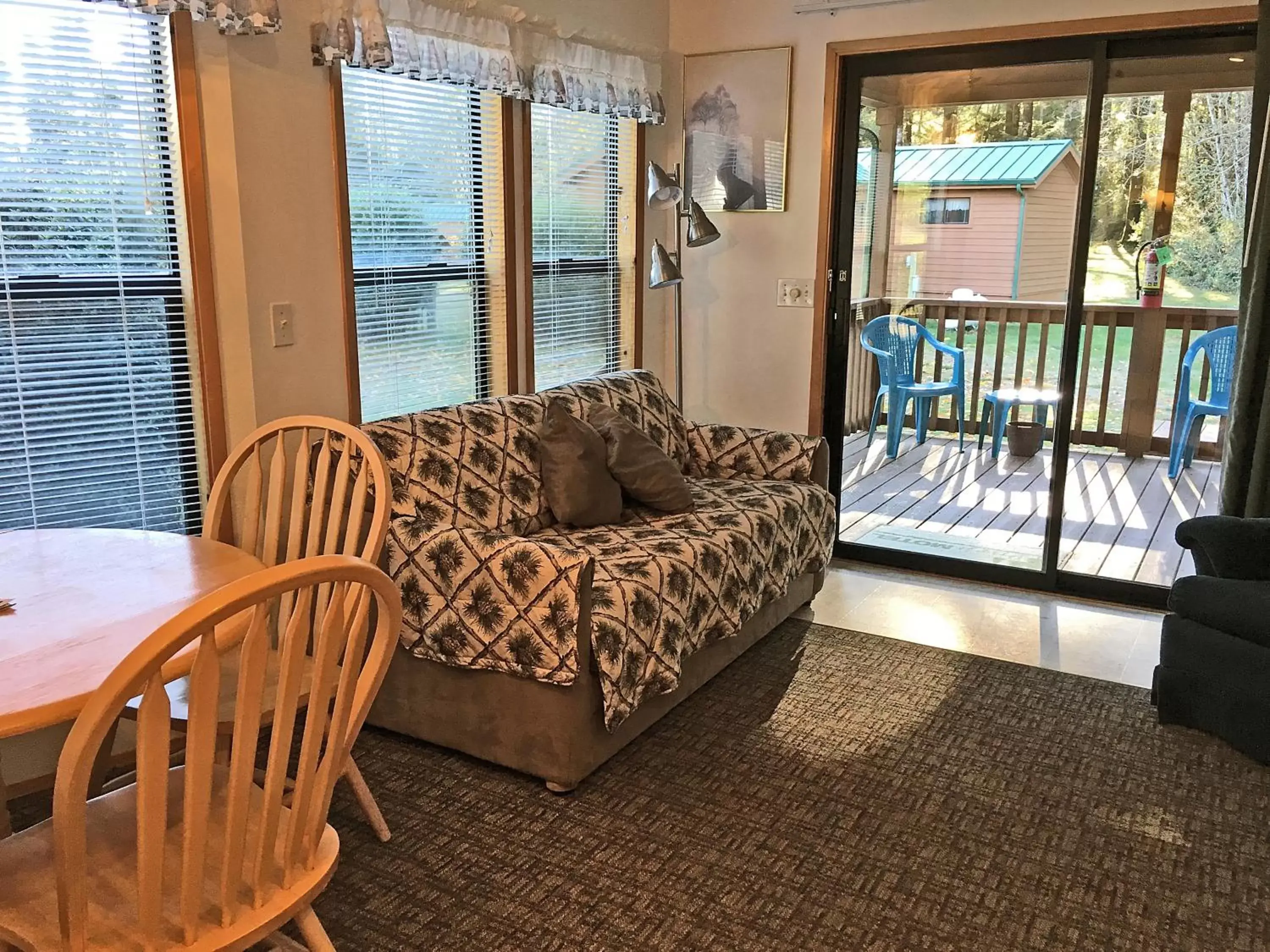 Seating Area in Park Motel and Cabins