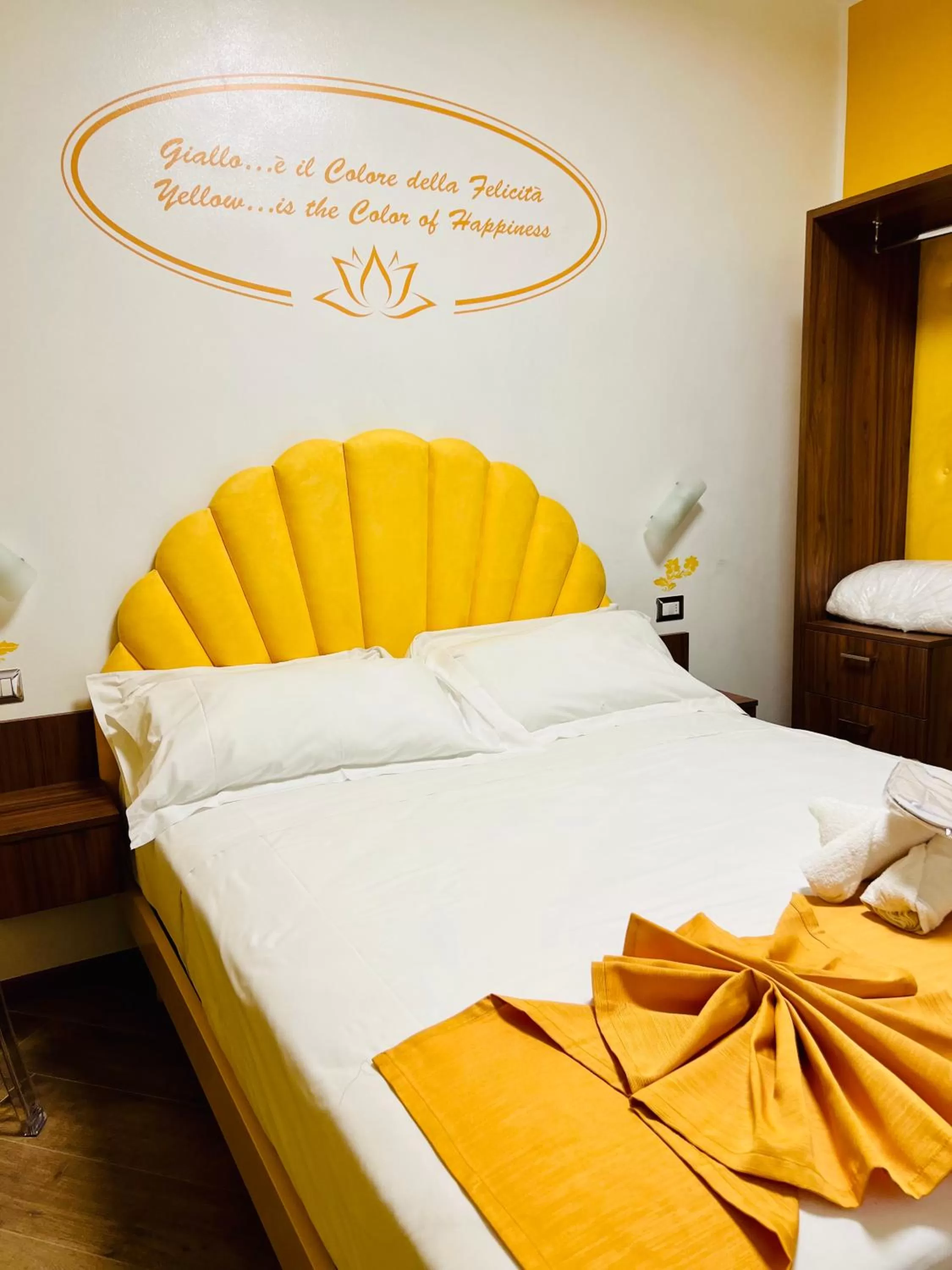 Bedroom, Bed in Rainbow Hotel Depandance Joli