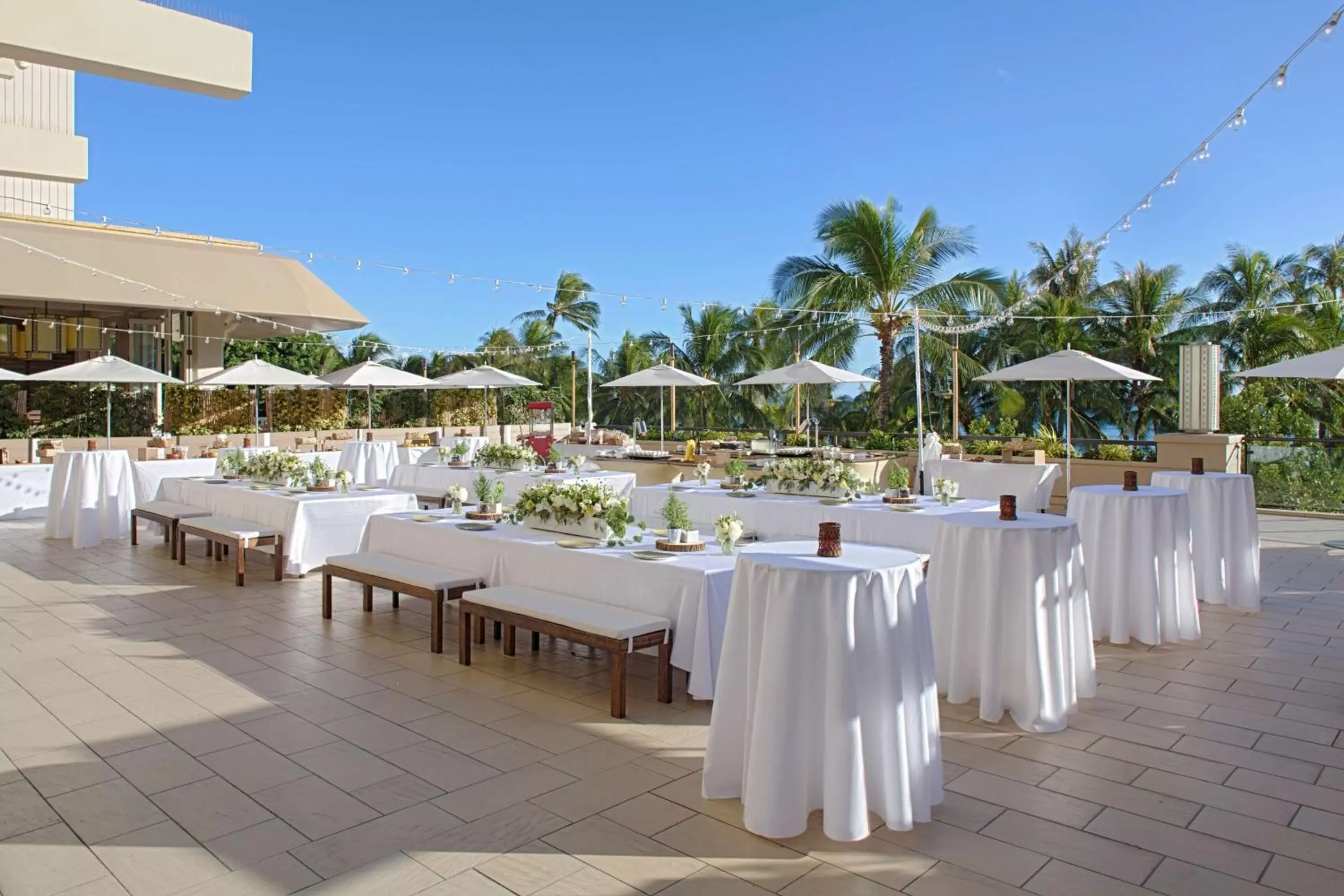 Meeting/conference room, Restaurant/Places to Eat in Hyatt Regency Waikiki Beach Resort & Spa