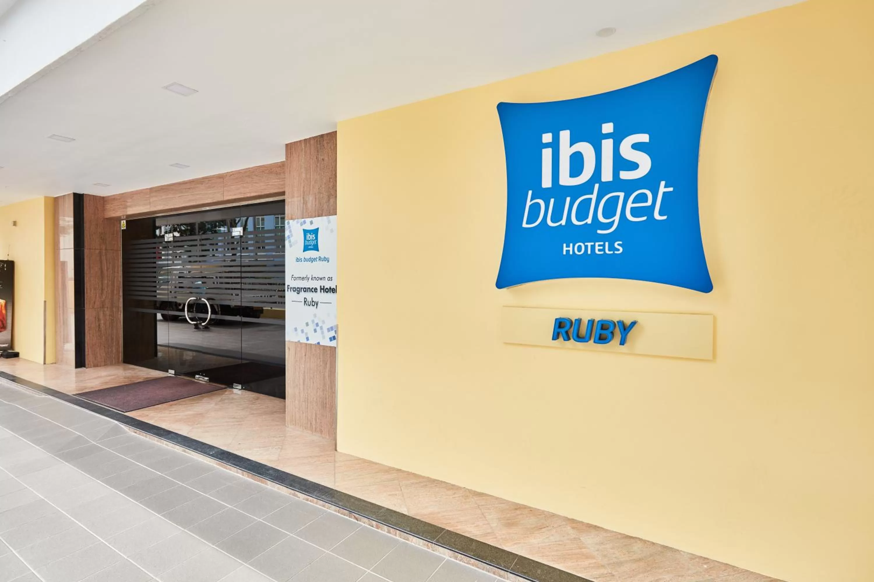 Facade/entrance in ibis budget Singapore Ruby