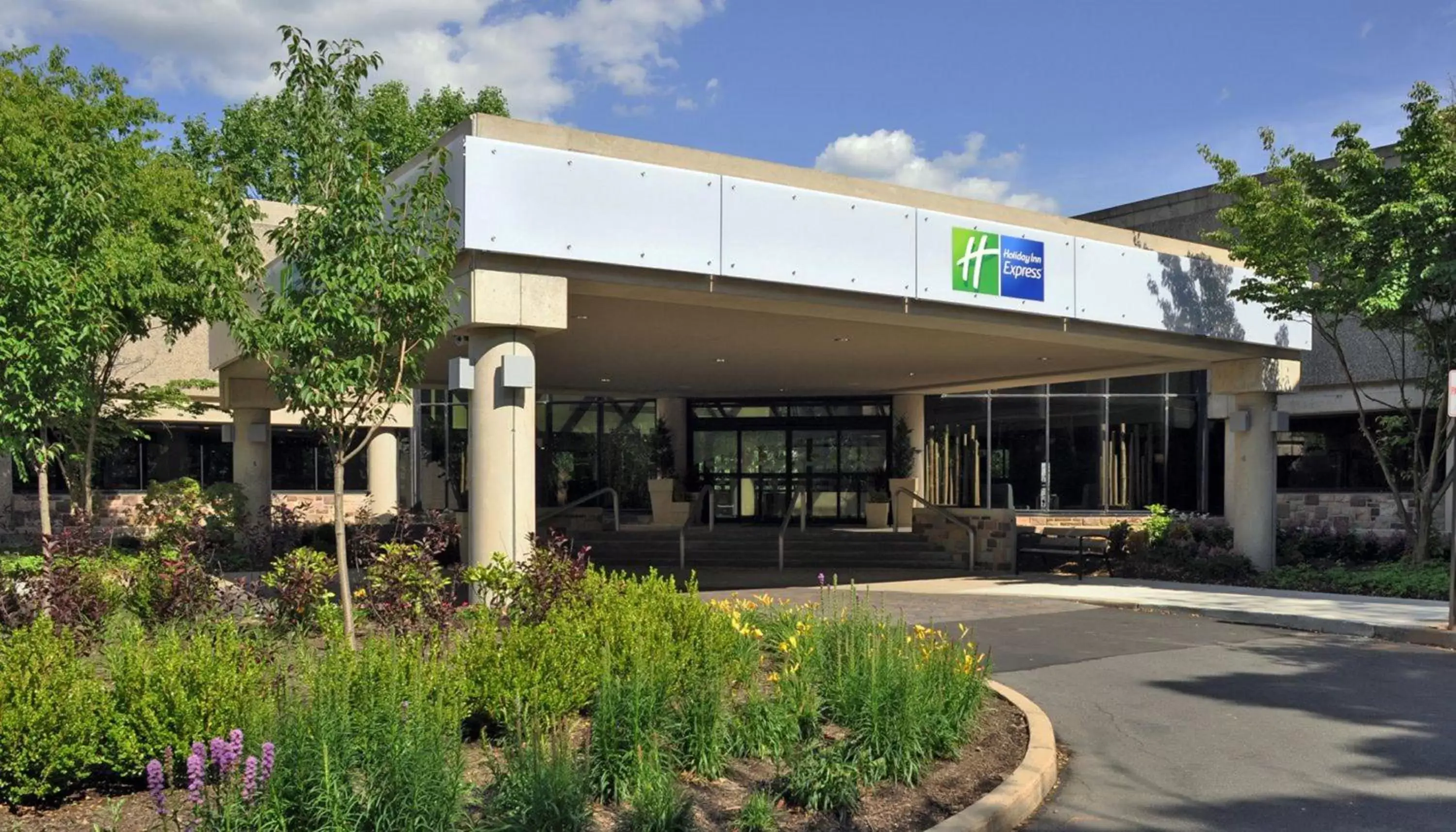 Property Building in Holiday Inn Express Princeton Southeast, an IHG Hotel