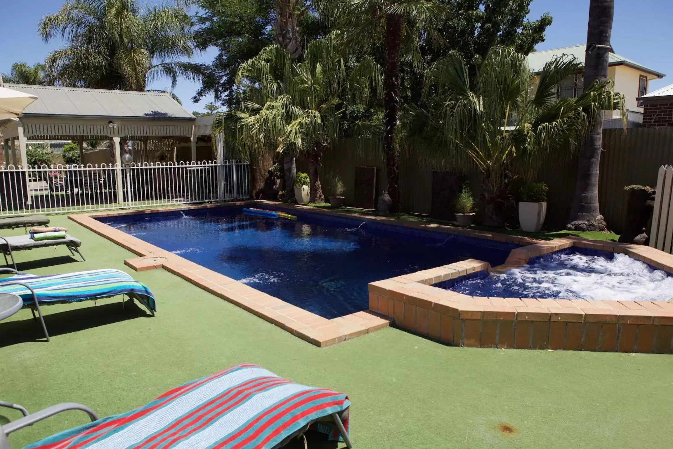 Swimming Pool in Paddlewheel Motel