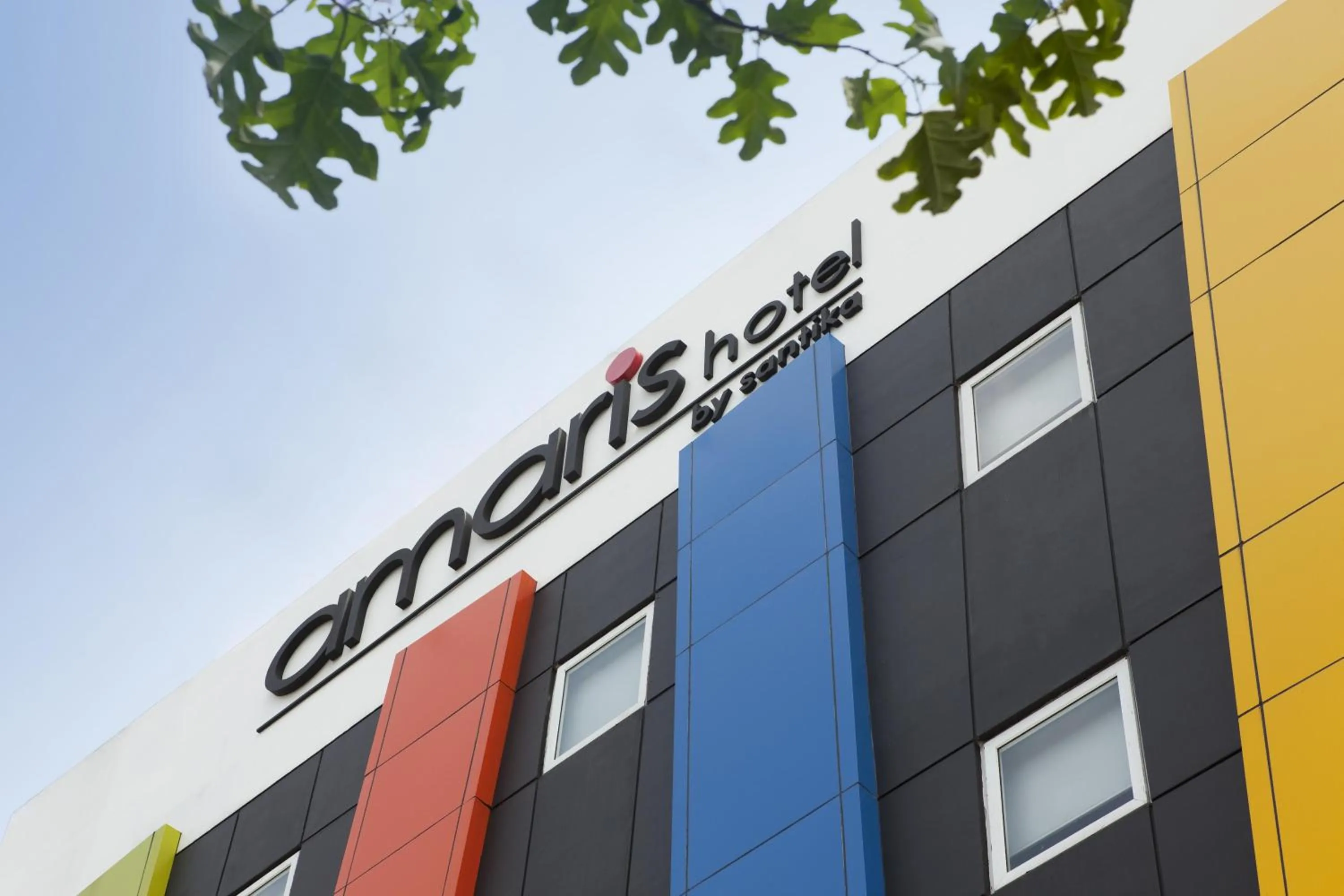 Facade/entrance in Amaris Hotel Cihampelas