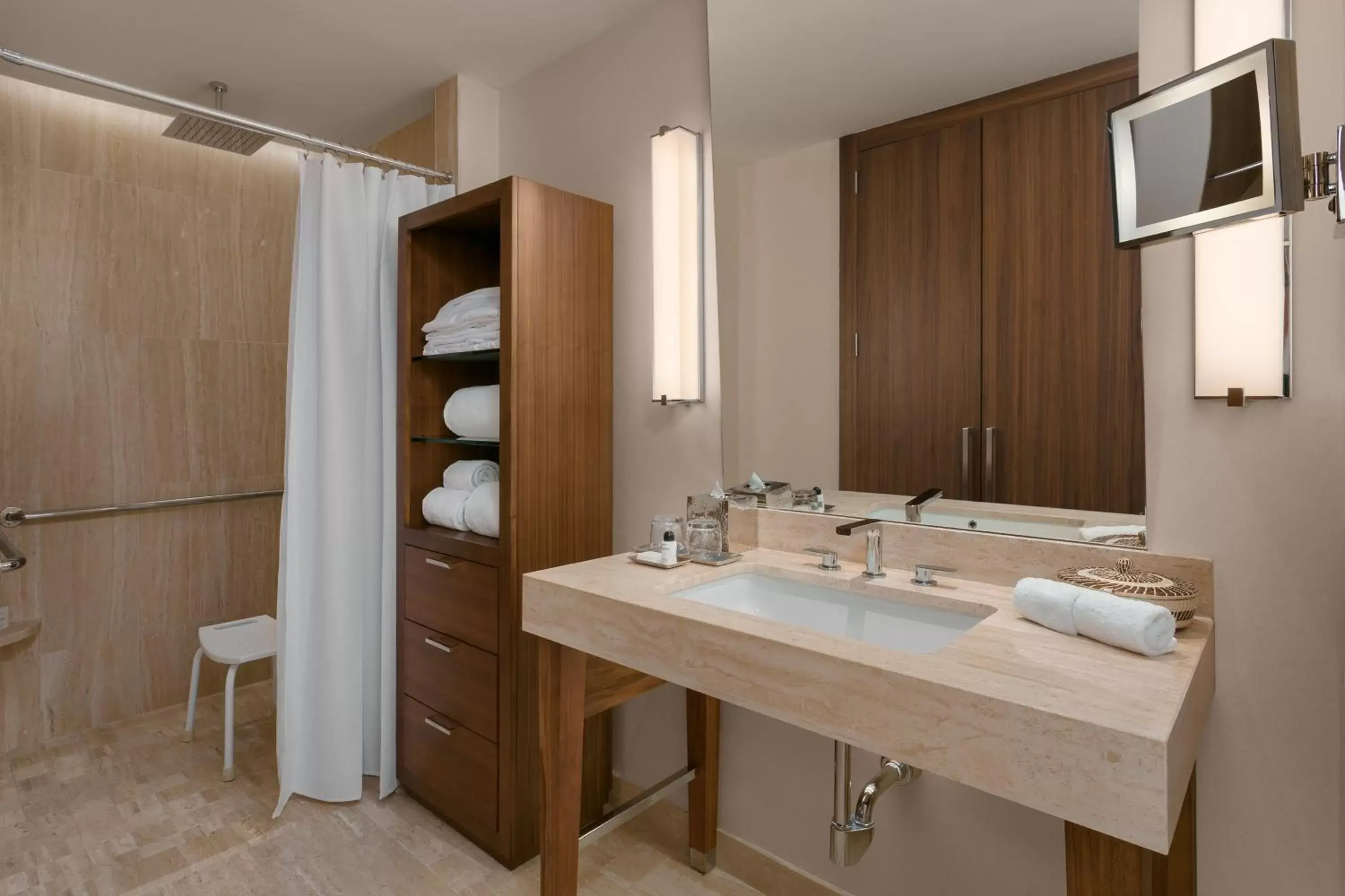 Bathroom in The Santa Maria, a Luxury Collection Hotel & Golf Resort, Panama City