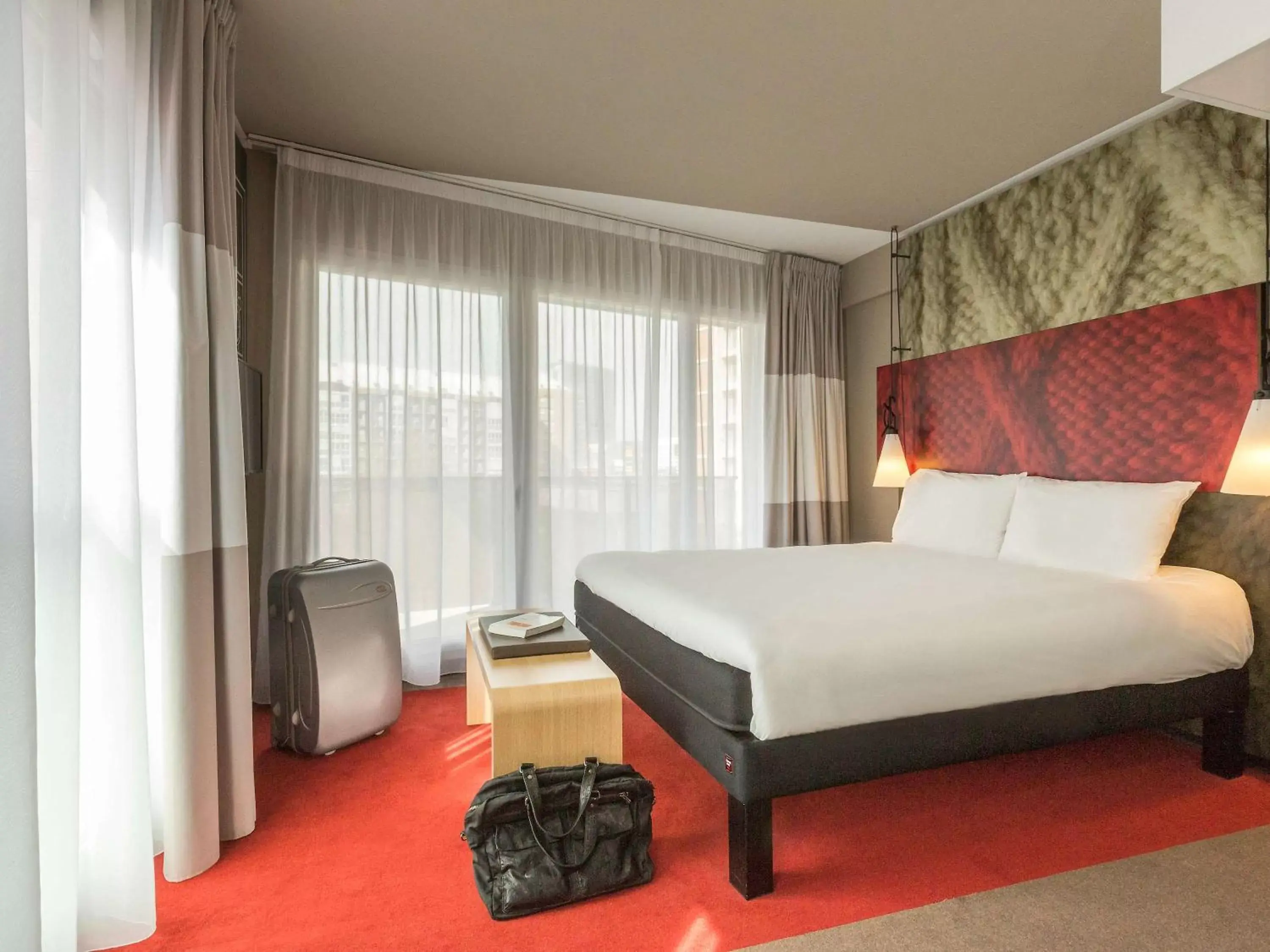 Photo of the whole room, Bed in ibis Lille Centre Grand Palais