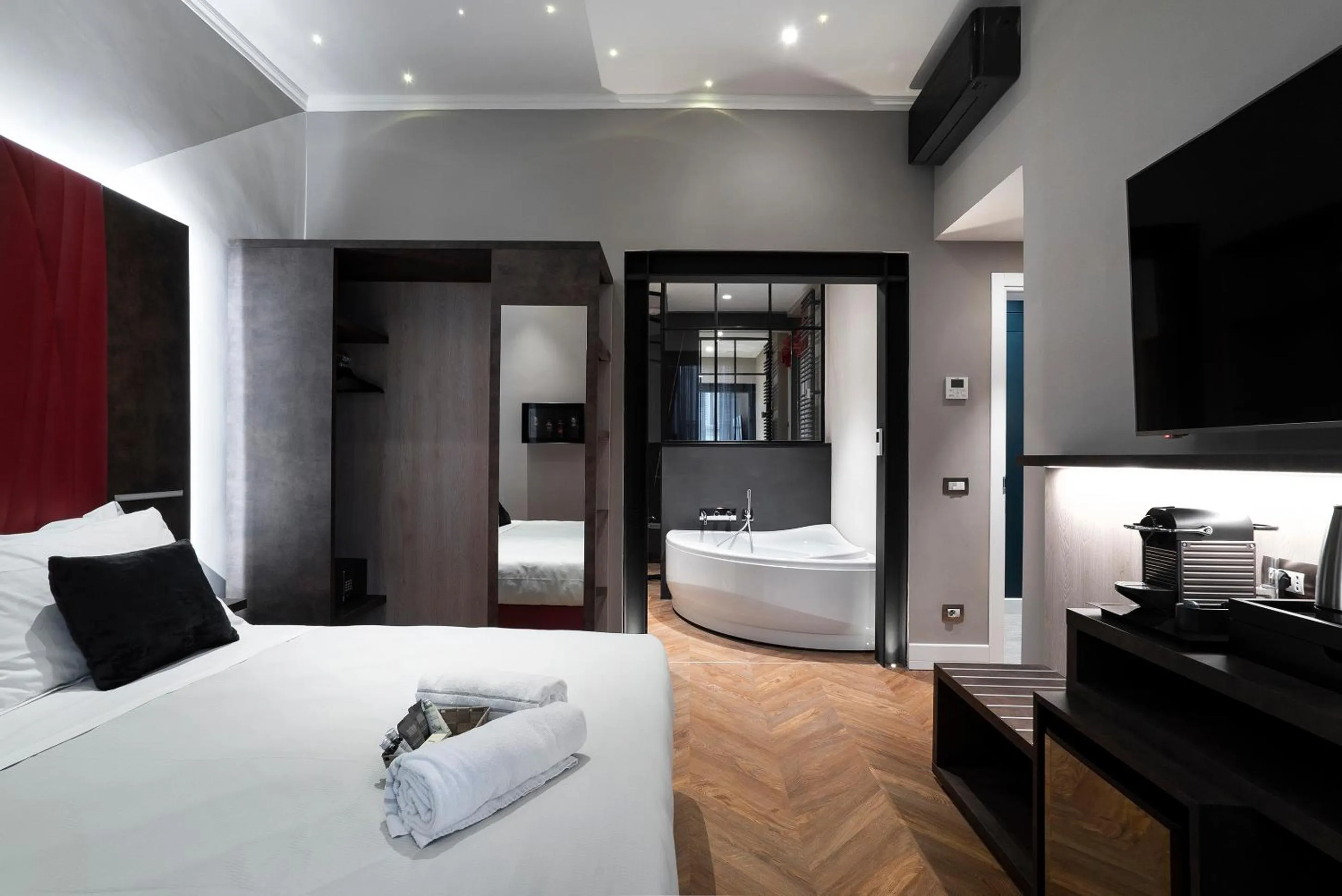 TV and multimedia, Bed in Artemide Guest House