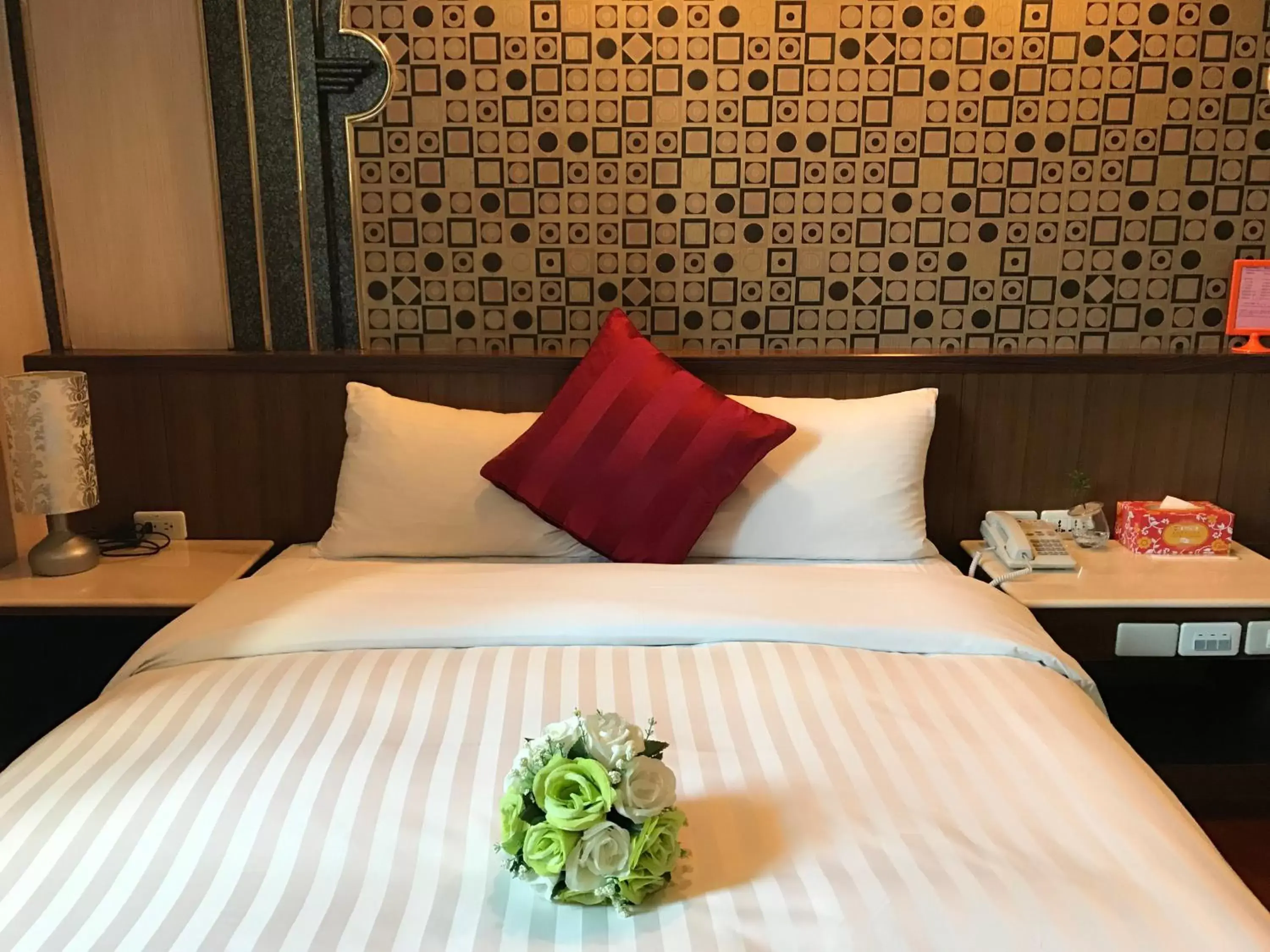 Restaurant/places to eat, Bed in Fu Chang Hotel