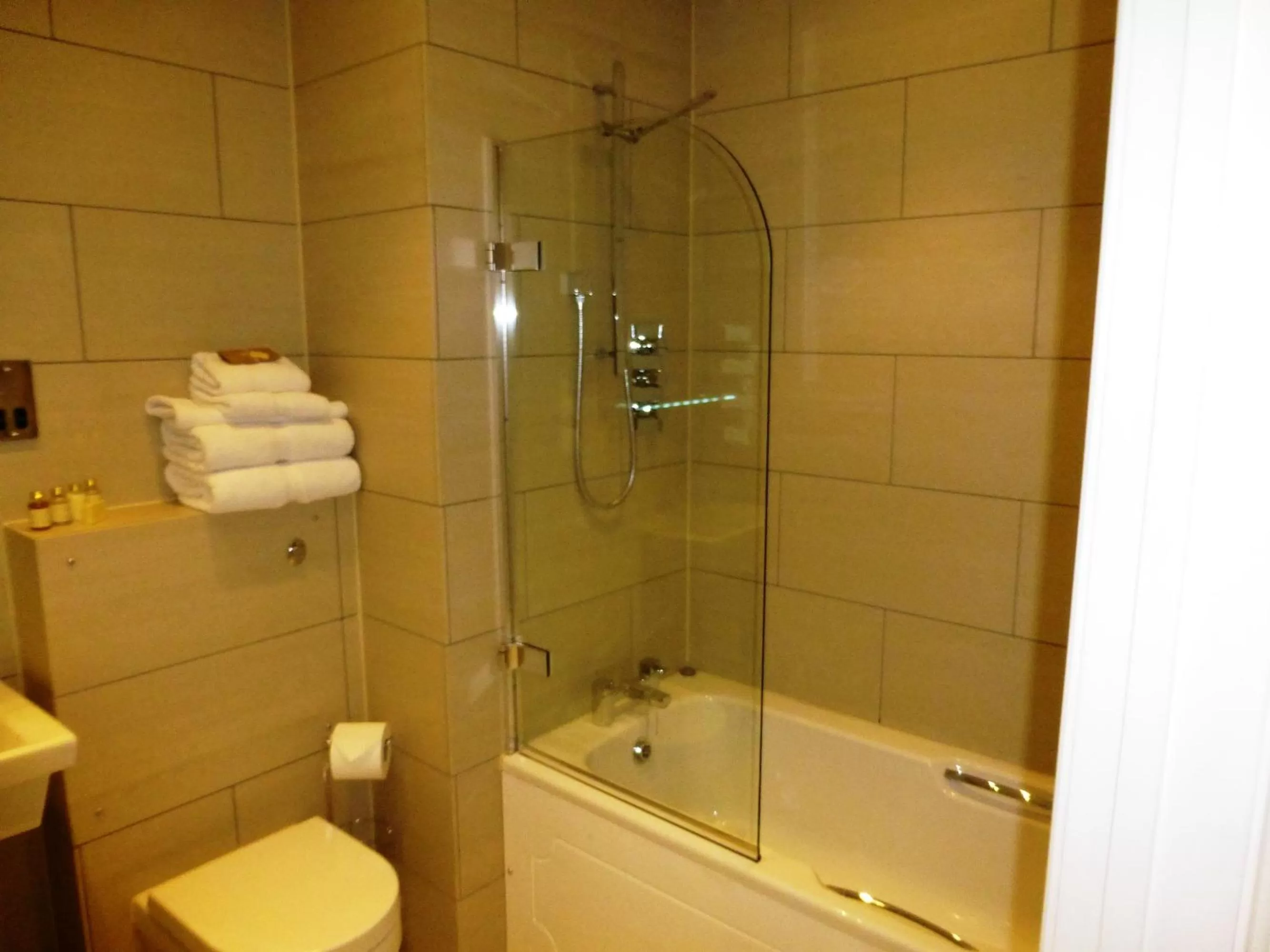 Bathroom in Cliff Hotel