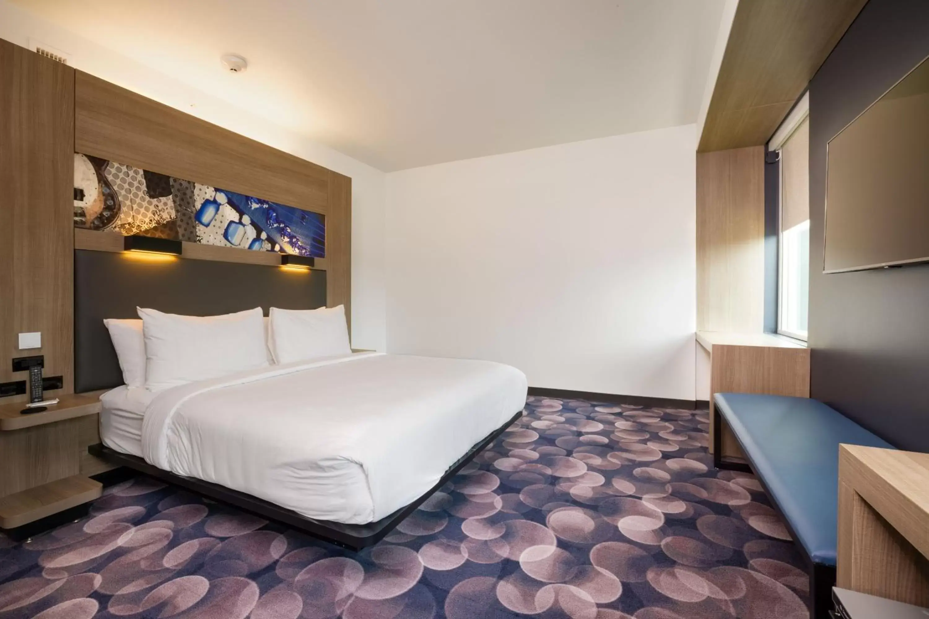 Photo of the whole room, Bed in Aloft Austin Airport