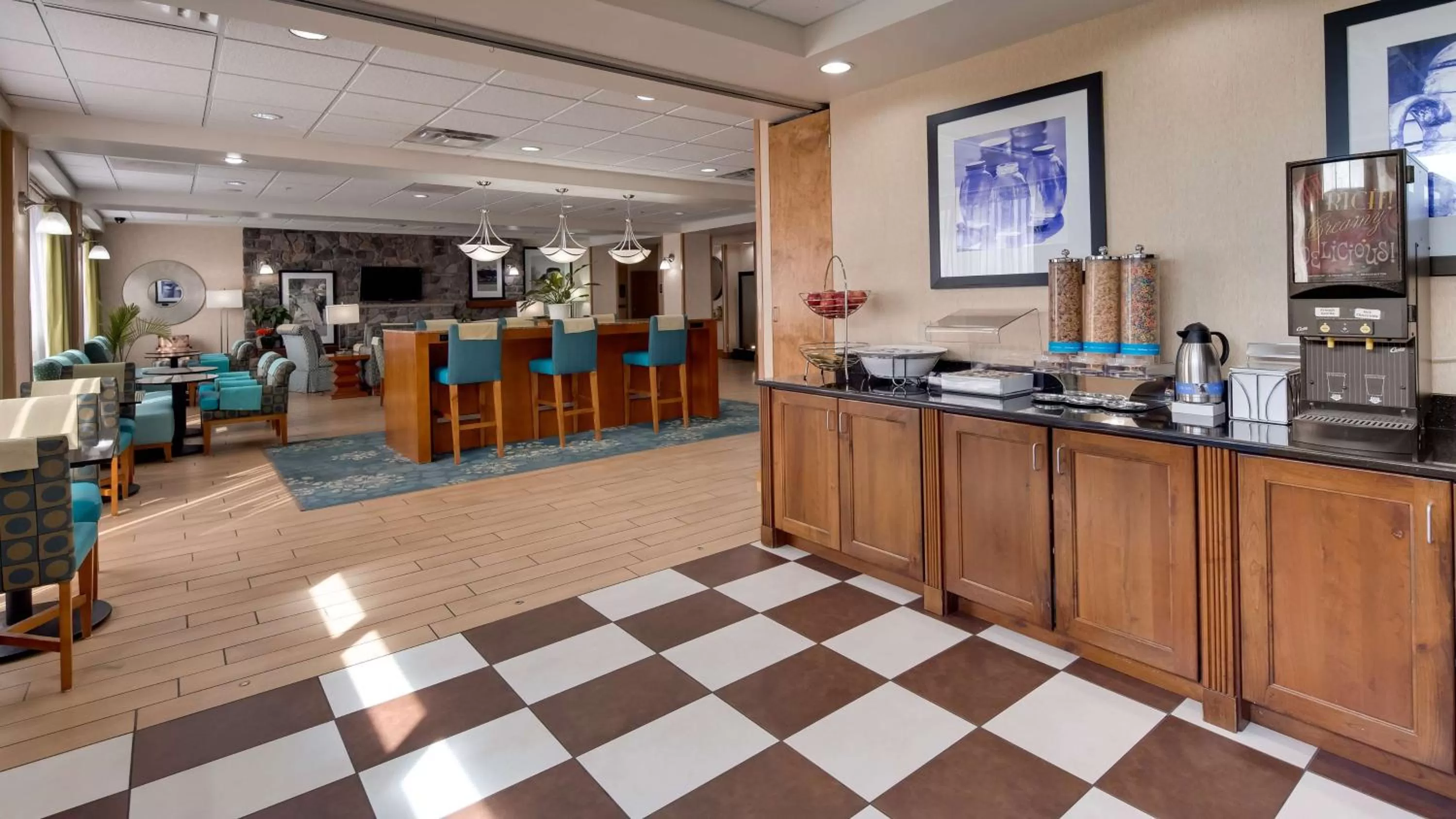 Lobby or reception in SureStay Plus Hotel by Best Western Cheyenne