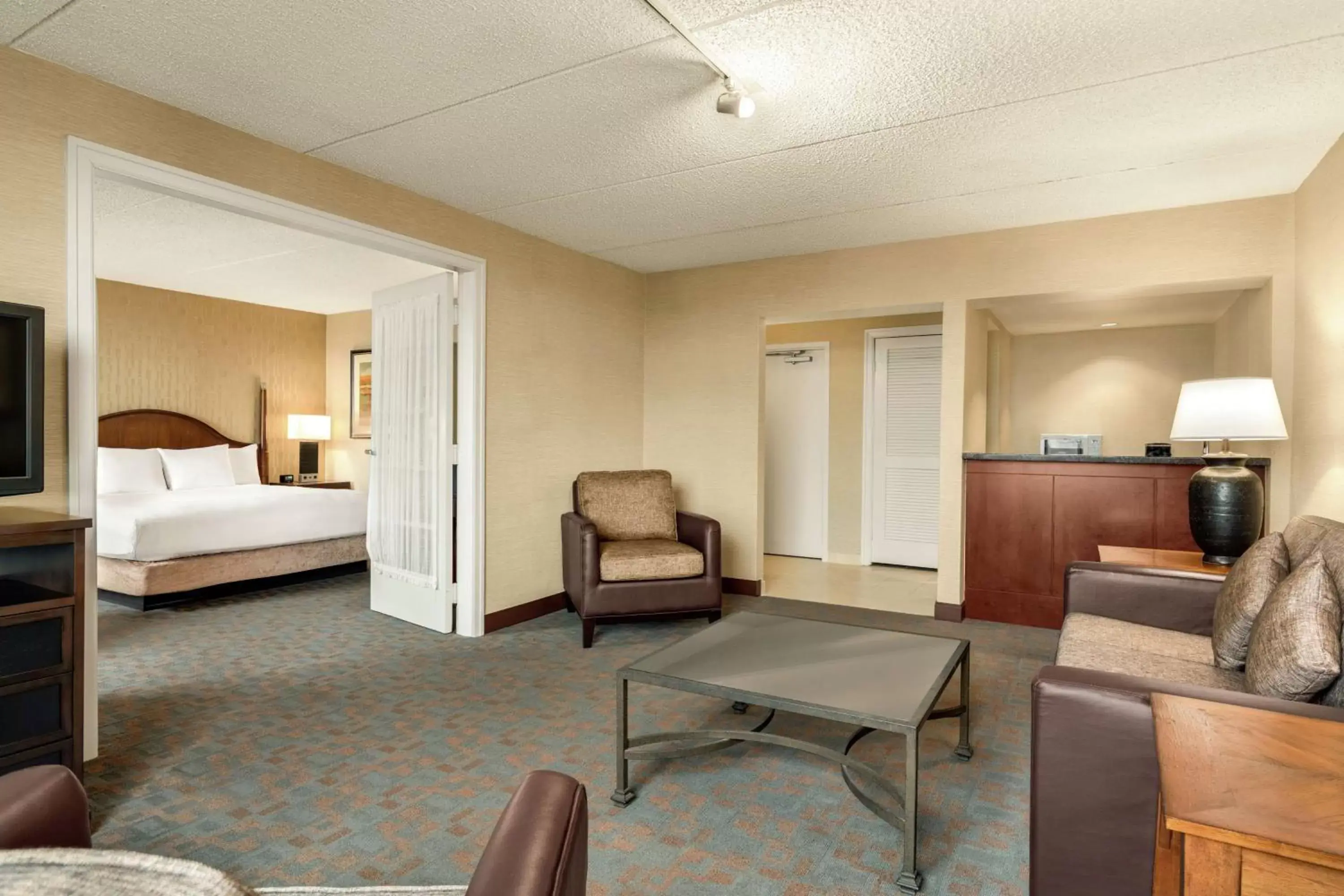 Bedroom, Seating Area in DoubleTree by Hilton Hotel & Executive Meeting Center Somerset