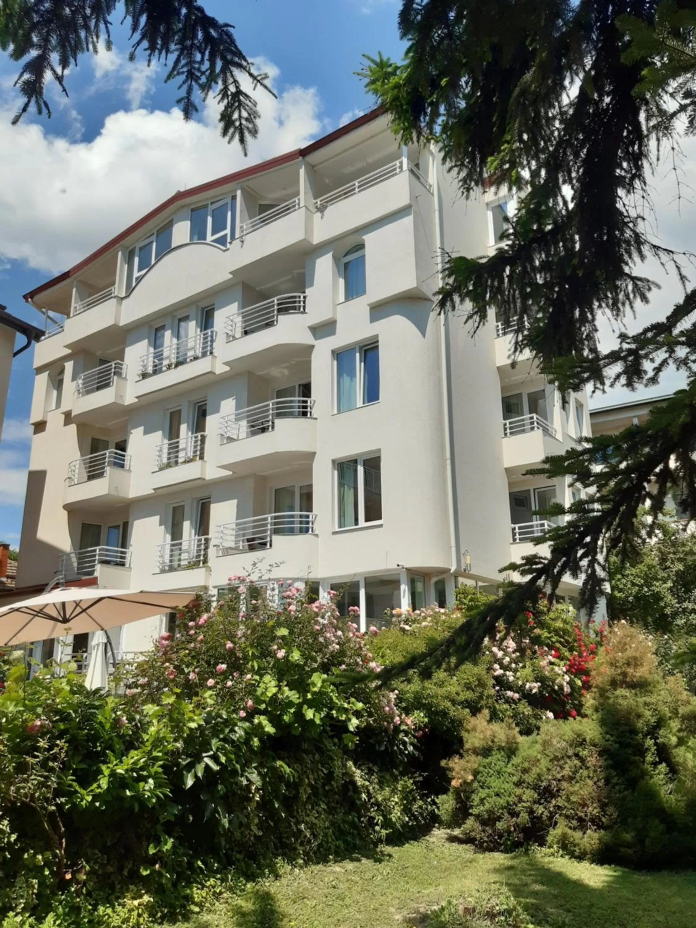 Property building in Villa Jordan