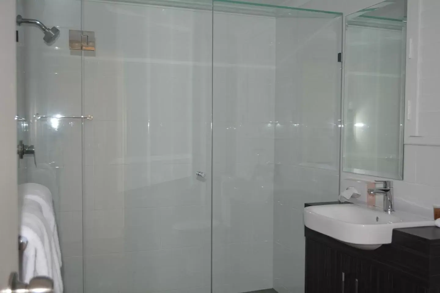 Shower, Bathroom in Rocky Gardens Motor Inn Rockhampton