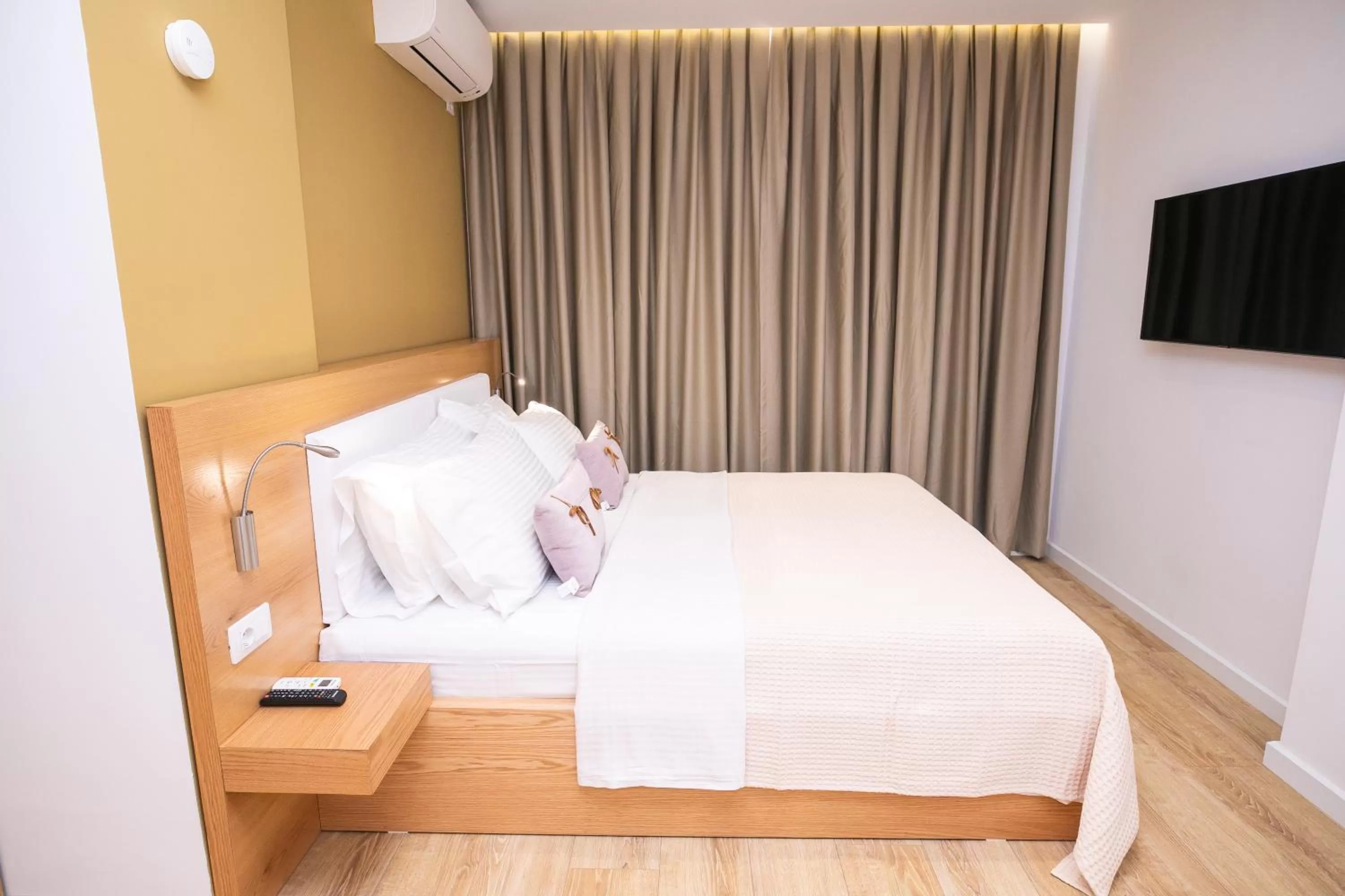 Photo of the whole room, Bed in Hotel Elior