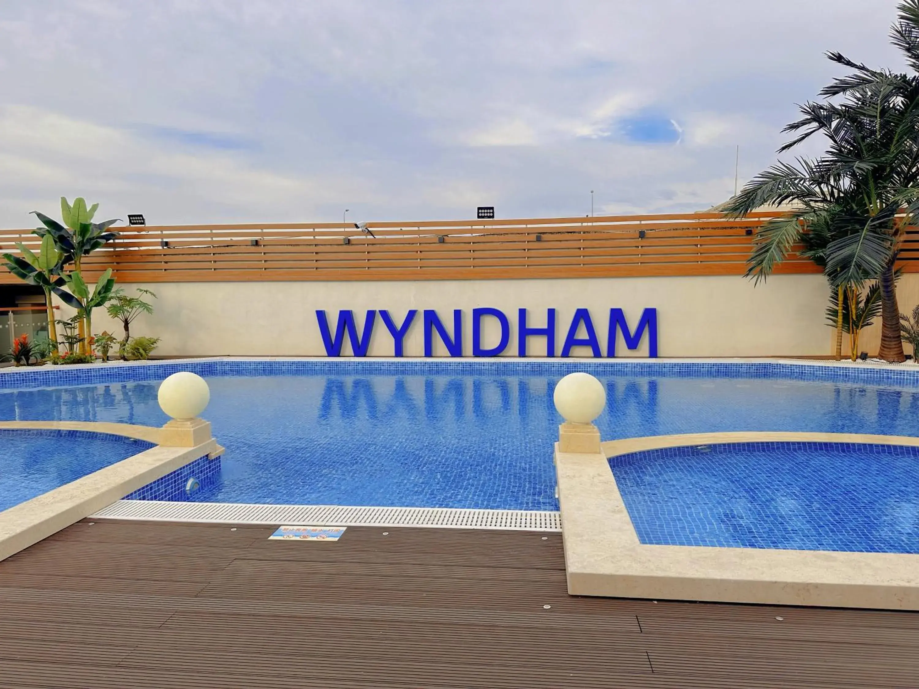 Swimming pool in Wyndham Shanghai Hongqiao-Near NECC Swimming pool in Wyndham Shanghai Hongqiao-Near NECC