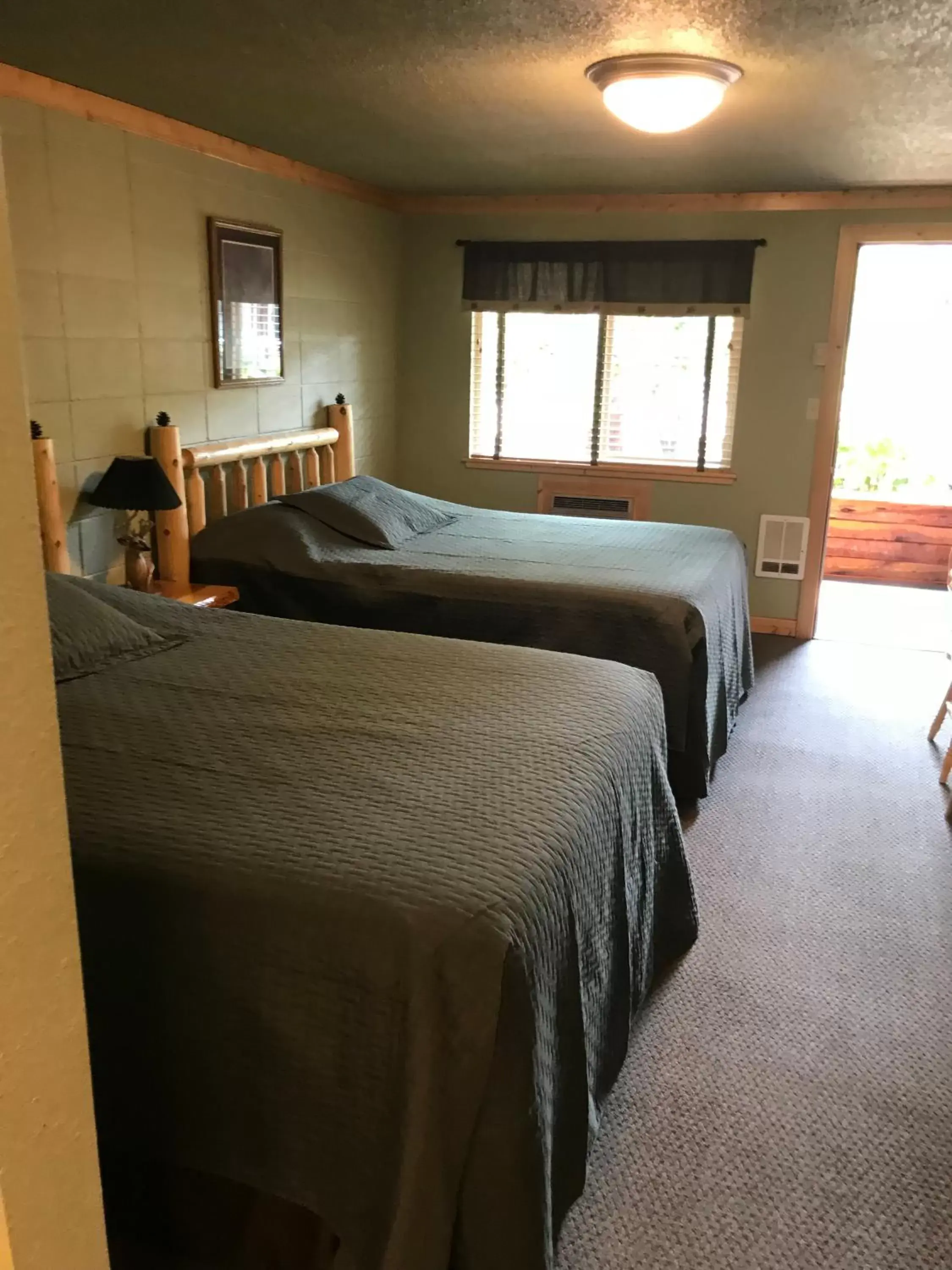 Photo of the whole room, Bed in Mingo Motel