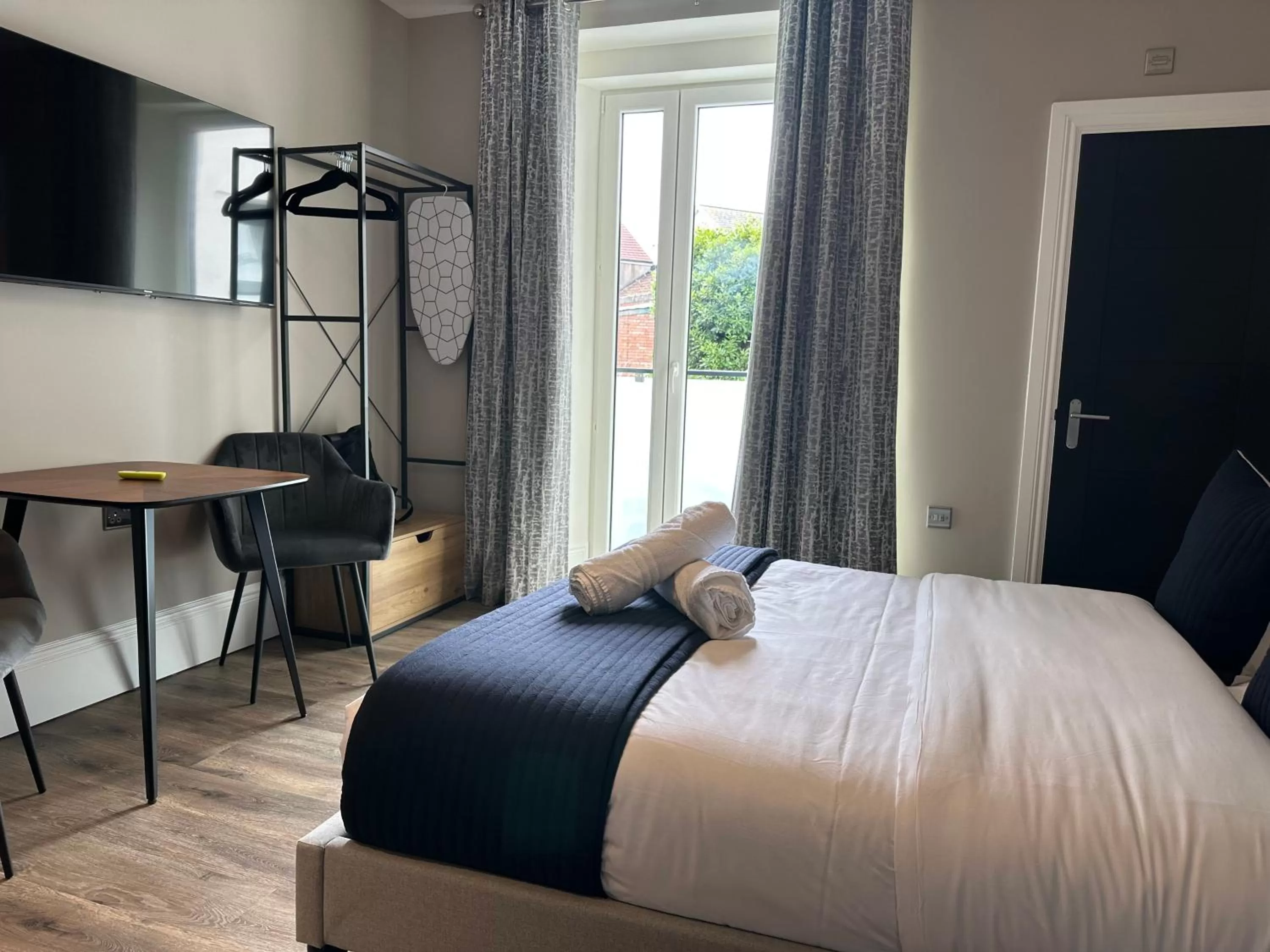 Photo of the whole room, Bed in Central Studios