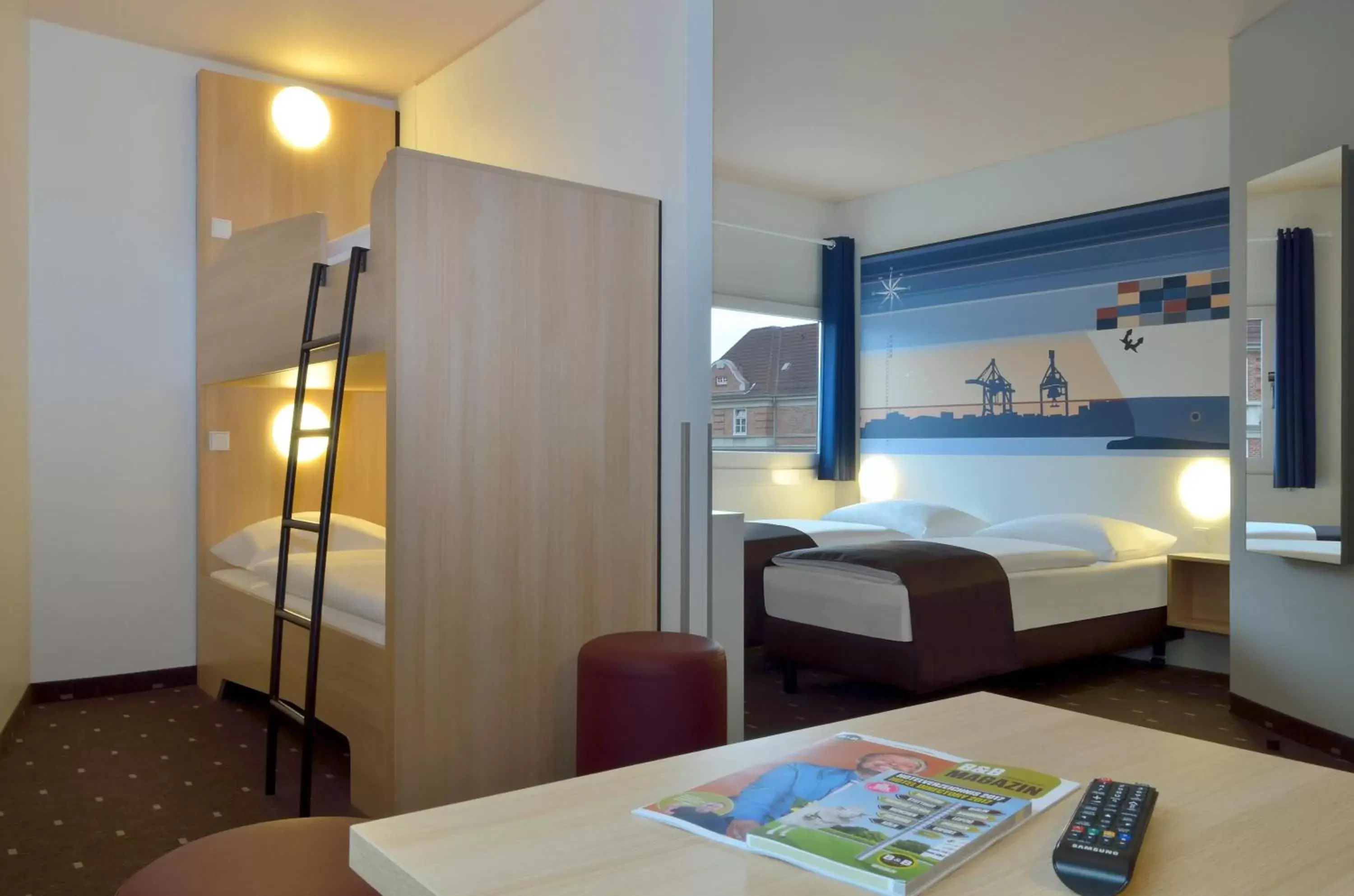 Photo of the whole room, Bed in B&B Hotel Hamburg-Altona